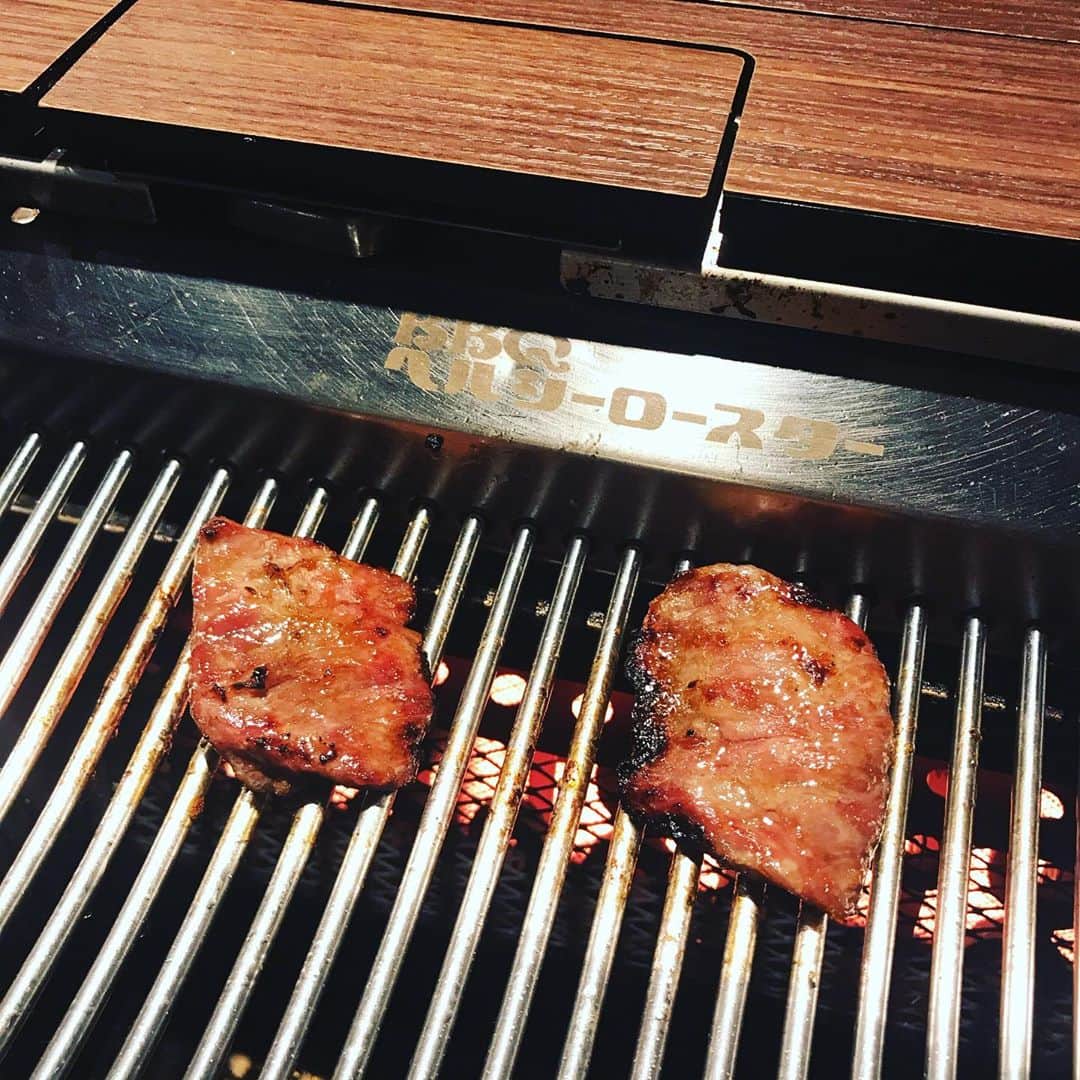 福田葉子さんのインスタグラム写真 - (福田葉子Instagram)「疲れた時こそゴルフへ。朝6時半から半日、仕事のことを考えずラウンドに没頭できました。埼玉のおごせGCは山頂からの眺めがいいゴルフ場。前半と後半でグリップ変えたら一気にスコアが縮まりました。ゴルフって面白いなー。からの焼肉と生ビール、最高です。 あとは帰宅して「麒麟がくる」観て爆睡するだけー。至福の日曜日。 #weekend #golf #earlybird #refresh #fun #sunnyday #週末　#ゴルフ　#おごせゴルフクラブ #ストレス発散 #焼肉　#大河ドラマ　#麒麟がくる #日曜日」11月8日 19時48分 - yoyoyokoko