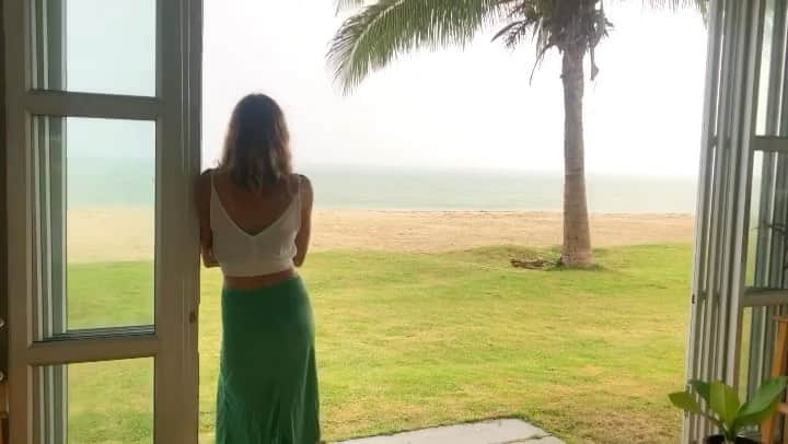 のインスタグラム：「When you enjoy this weather so much that don’t even notice when you are being filmed 🥰 video and editing by @nastya.in.da.bar 🎞 🙌」