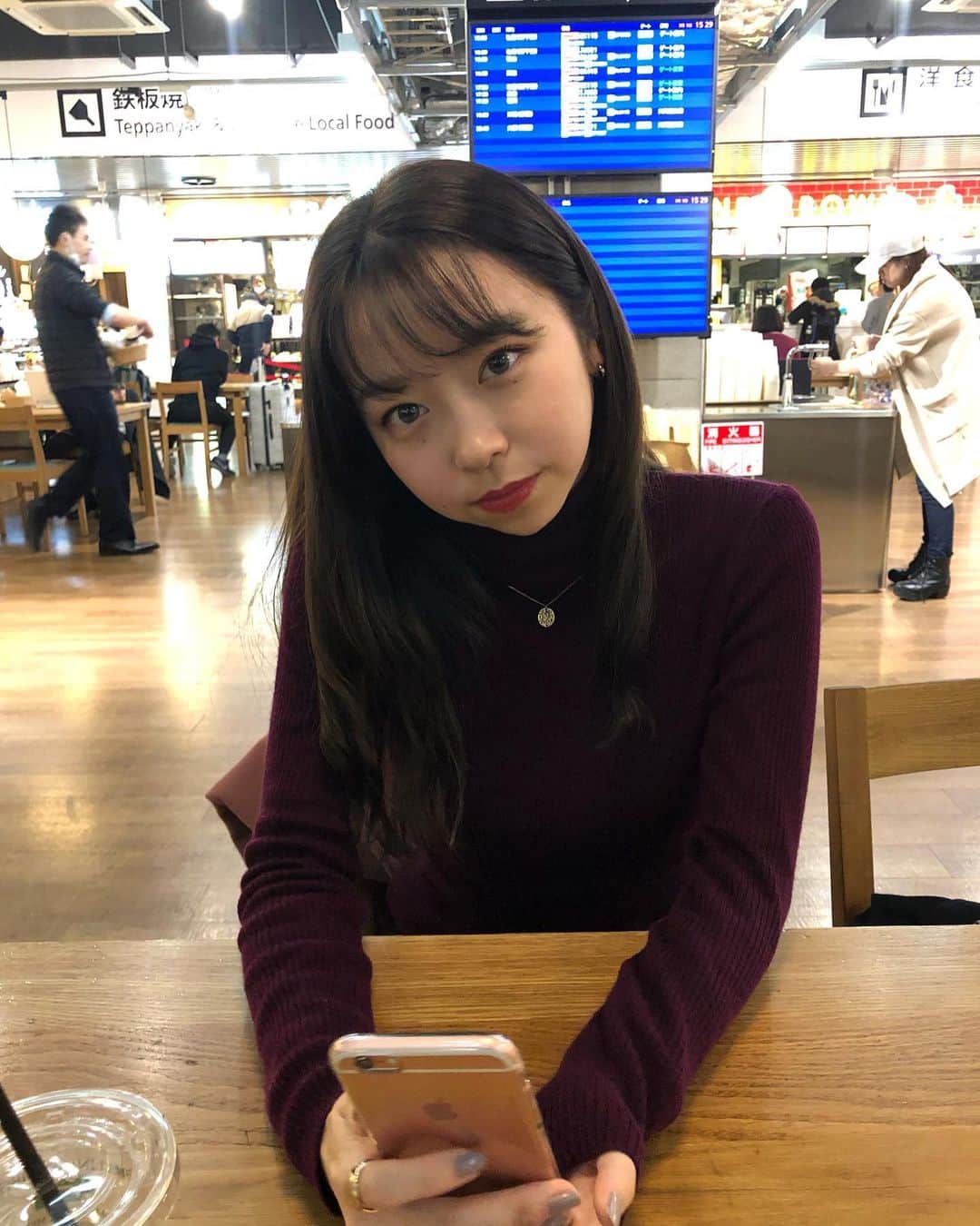 亀川萌絵子さんのインスタグラム写真 - (亀川萌絵子Instagram)「おつかめです🐢♡ 昨日言ってた、去年の3月に韓国旅行した時の写真です🇰🇷  もうすぐ2年経つ！早い💦これ以来韓国行ってないなあ！ 今と雰囲気違いますか？割と色んな髪型や服装したりが多いかも…  美味しそうな写真がたくさんでお腹空いてきますね…😂 最後の動画は一緒に行った友達が作ってくれた動画です！楽しそうでしょ😂  明日は『釣り再チャレンジ』のリールを載っけます🐟釣れたかどうか、お楽しみに〜！  —————————————————————————— 成蹊大学のミスコンテスト本番は…… 【𝟙𝟙/𝟚𝟚(日)𝟙𝟜:𝟛𝟘 〜 𝟙𝟞:𝟛𝟘 ミス成蹊コンテスト公式YouTubeにて生配信❣️】スピーチ、特技披露、当日票など盛り沢山です！是非ご覧ください✨ ——————————————————————————」11月8日 19時52分 - moeko_kamegawa