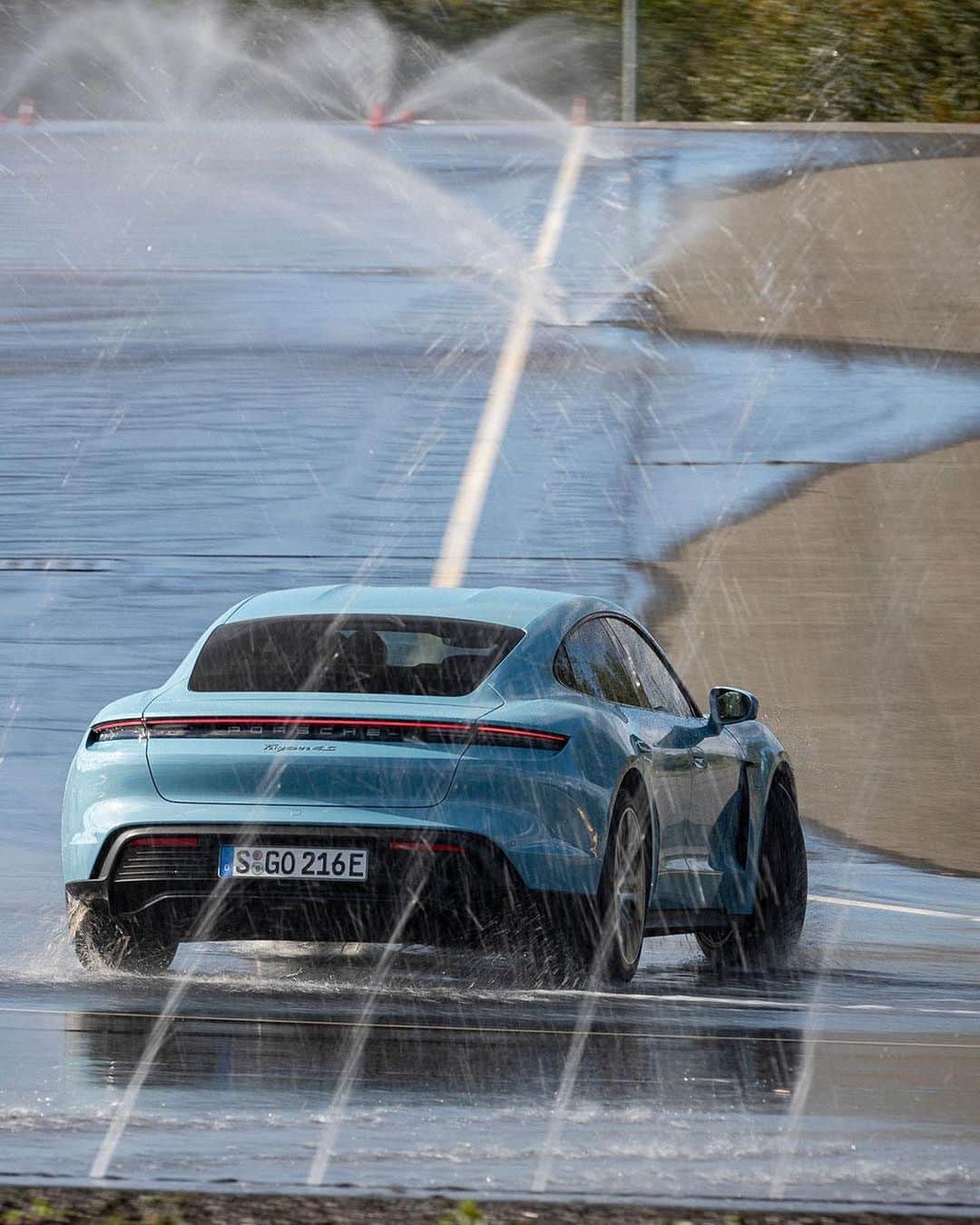 Porscheさんのインスタグラム写真 - (PorscheInstagram)「The only time that water and electricity should mix.  __ Taycan 4S: Electricity consumption combined: 27,0 - 26,2 kWh/100 km; CO2 emissions combined: 0 g/km Taycan Turbo: Electricity consumption combined: 28,0 kWh/100 km; CO2 emissions combined: 0 g/km Taycan Turbo S: Electricity consumption combined:  28,5 kWh/100 km; CO2 emissions combined: 0 g/km I http://porsche.click/DAT-Leitfaden I Status: 11/2020」11月8日 19時58分 - porsche