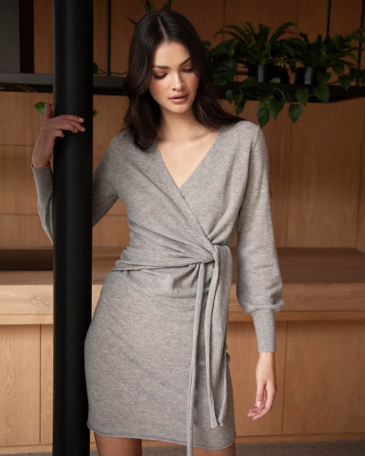 クーカイのインスタグラム：「Soyez sophistiquée avec la robe Agathe, qui se noue à la taille façon cache-cœur. Vous aimez ?  #dress #fashion #newco #kookai」