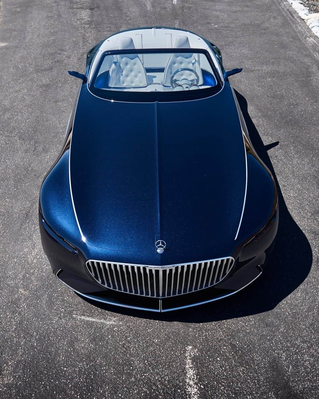 メルセデス・ベンツさんのインスタグラム写真 - (メルセデス・ベンツInstagram)「The Vision Mercedes-Maybach 6 Cabriolet takes modern luxury into the realms of the ultimate in luxury, and is the perfect embodiment of our design strategy. Breathtaking proportions combined with a luxurious “haute couture” interior help to create the ultimate experience.  #MercedesMaybach #VISIONCabriolet #MBdesign @gorden.wagener」11月8日 20時00分 - mercedesbenz