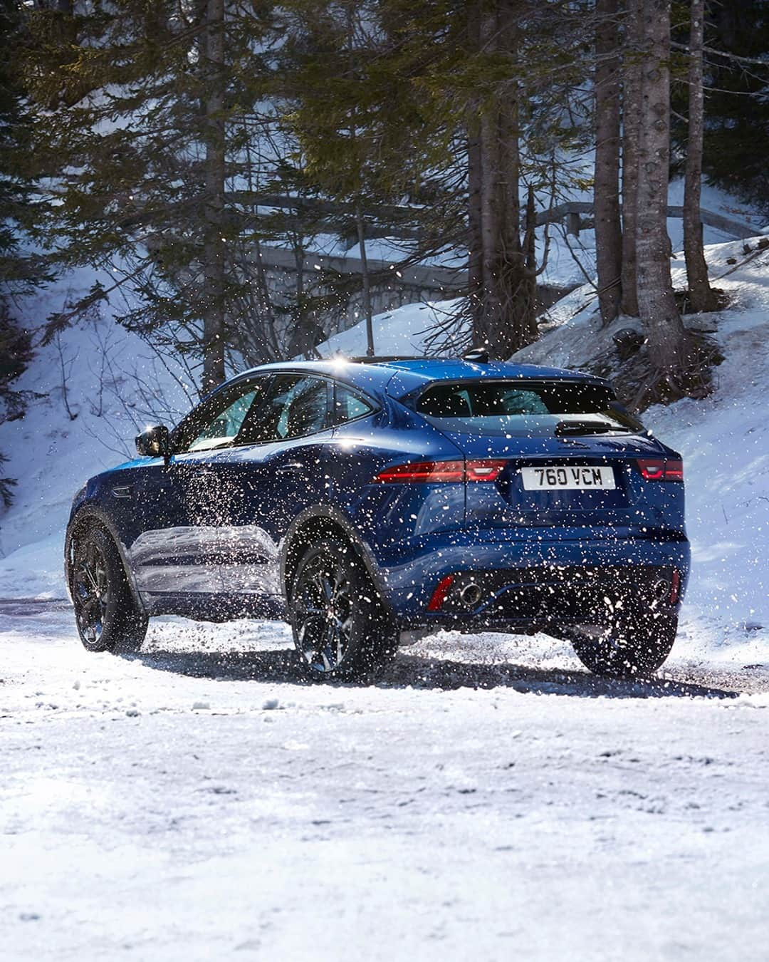 Jaguarさんのインスタグラム写真 - (JaguarInstagram)「All New #EPACE models have #Jaguar Drive Control, allowing you to adapt steering, transmission, throttle and Adaptive Damping calibrations based on the road surface for improved confidence in all conditions.   #Premium #Luxury #Performance #SUV #EV #PHEV #MHEV #Hybrid #AWD #ElectricCars #Technology #CarsofInstagram」11月8日 20時00分 - jaguar