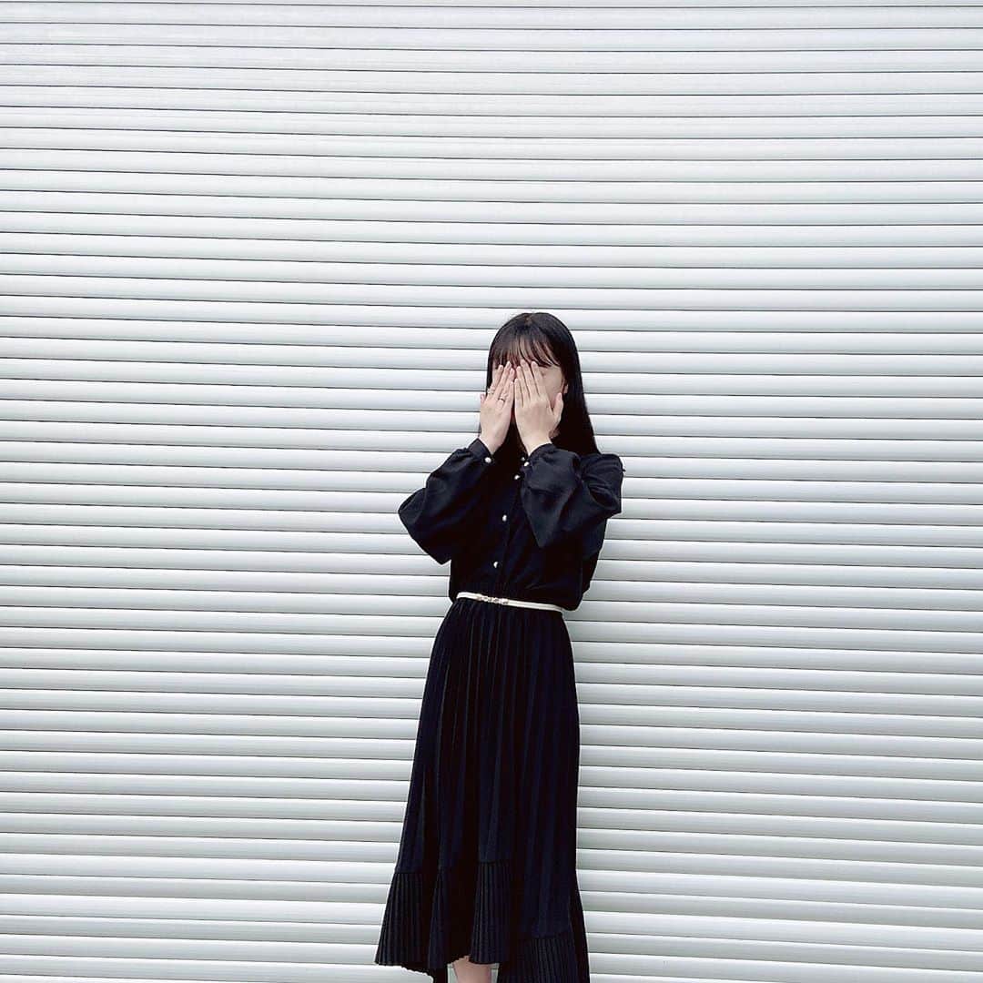 白石佑梨亜さんのインスタグラム写真 - (白石佑梨亜Instagram)「黒い服好き？」11月8日 20時05分 - yuria.1