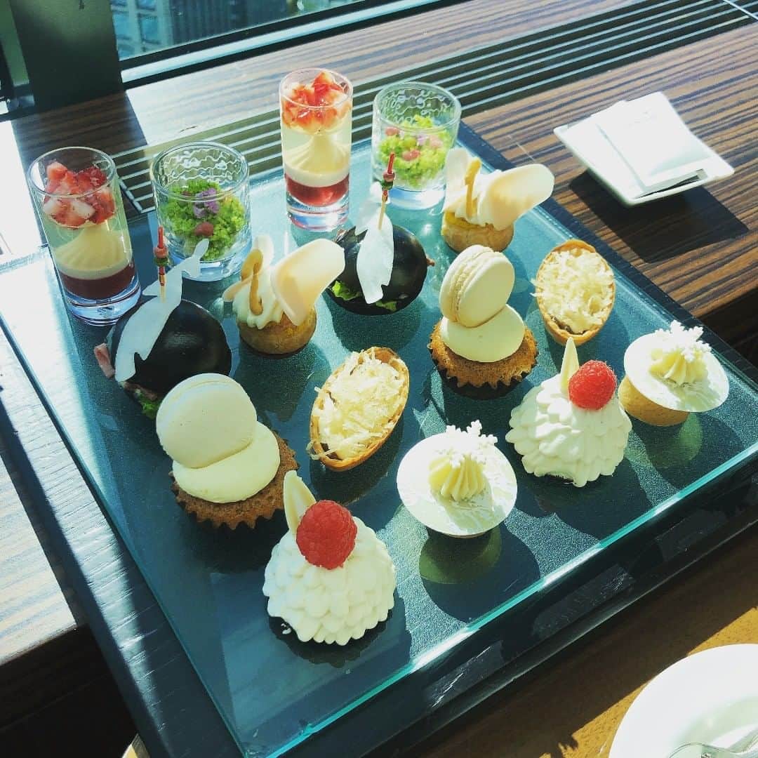 西山由のインスタグラム：「AFTERNOON TEA à CONRAD TOKYO.」