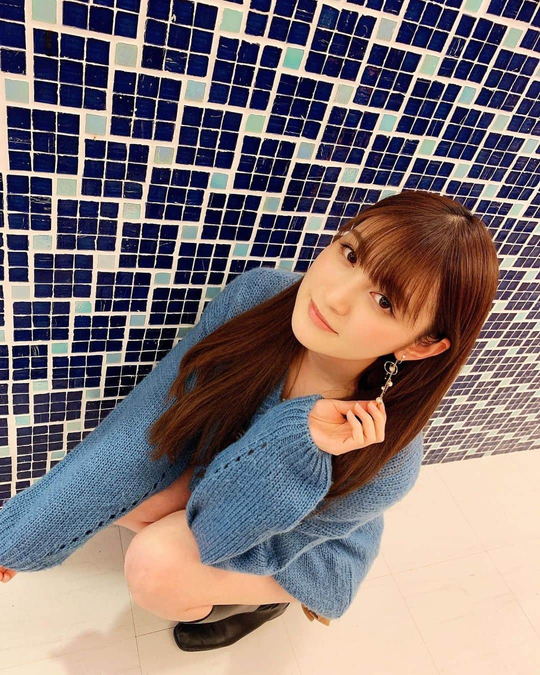 神志那結衣さんのインスタグラム写真 - (神志那結衣Instagram)「今日はブルー🦋🌌💙 ： オンライン握手会2日間ありがとう！みんなの嬉しそうな顔が忘れられないなぁ🥰 またねっ （photo by さえ） #オンライン握手会　#私服　#ブルー　#青　#ニット　#blue #fashion #knit」11月8日 20時08分 - jiina27