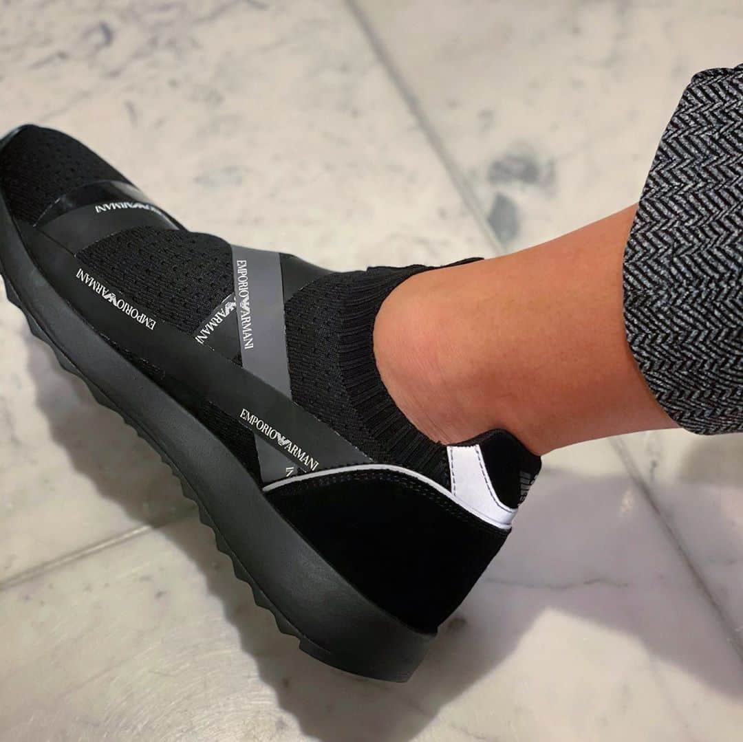 中村克のインスタグラム：「FW2020のアイテム。また新たに仲間が増えた🤝これで3足目だ😎  履き心地が良すぎる靴！  #ARMANI #emporioarmani  @emporioarmani」