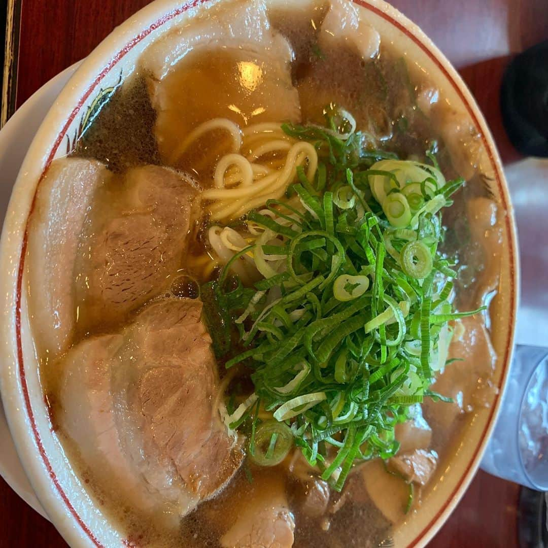 津田篤宏さんのインスタグラム写真 - (津田篤宏Instagram)「京都で並んでラーメン食べた。 写真が横にしかならない。縦で撮るべきやった。今日の夜ロバート山本さんとデッドバイデイライト21時からやります。見てねん」11月8日 11時17分 - ggoigoisu