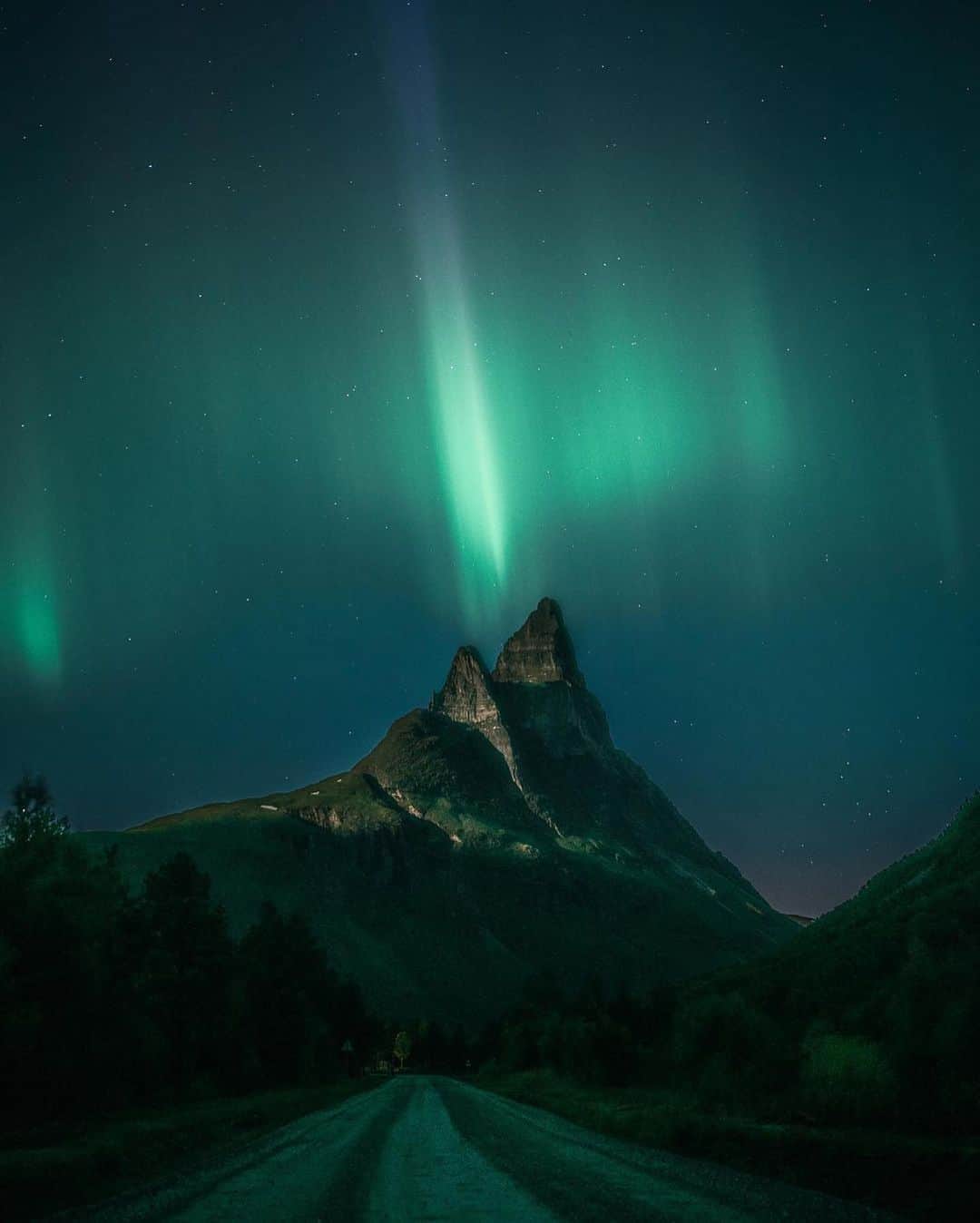 BEAUTIFUL DESTINATIONSさんのインスタグラム写真 - (BEAUTIFUL DESTINATIONSInstagram)「Earth's all-natural light show. 💫 The otherworldly aurora borealis, or northern lights, is a stunning phenomenon that's absolutely indescribable. Bookmark this to capture the moment you see them!  5 BD Tips for Northern Lights Photography ⬇️ 1. Head out to areas with little to no light sources—Tromsø, Kirkenes, and the Lofoten Islands are some prime spots in Norway. 2. Use a tripod or monopod for a steady shot. 3. Make sure that the shutter speed is no slower than 1/200 seconds to ensure sharpness. 4. Use a fast lens and set the camera at a high ISO value to keep the shutter speed as fast as possible. 5. Keep spare fully charged batteries since they tend to lose power faster in cold weather.   With these tips (and a lot of patience), you'll get one step closer to taking excellent Aurora Borealis photos like these. From 1-7, which photo speaks out to you the most?✨  📸 @eventyr 📍 Tromsø, Norway」11月8日 11時12分 - beautifuldestinations