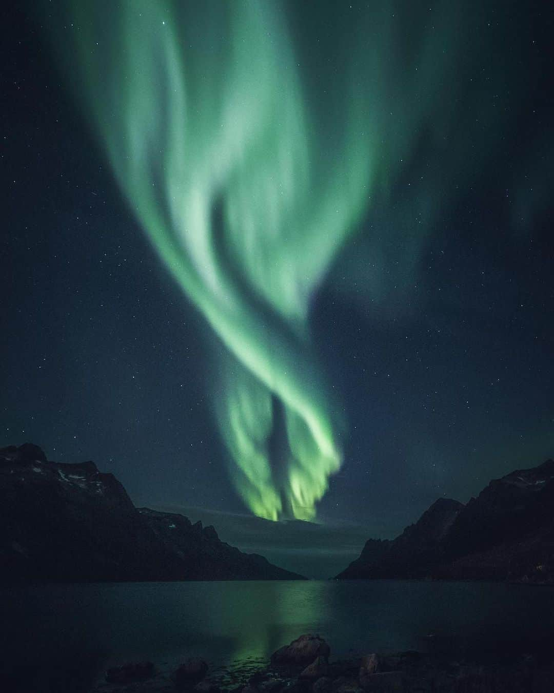 BEAUTIFUL DESTINATIONSさんのインスタグラム写真 - (BEAUTIFUL DESTINATIONSInstagram)「Earth's all-natural light show. 💫 The otherworldly aurora borealis, or northern lights, is a stunning phenomenon that's absolutely indescribable. Bookmark this to capture the moment you see them!  5 BD Tips for Northern Lights Photography ⬇️ 1. Head out to areas with little to no light sources—Tromsø, Kirkenes, and the Lofoten Islands are some prime spots in Norway. 2. Use a tripod or monopod for a steady shot. 3. Make sure that the shutter speed is no slower than 1/200 seconds to ensure sharpness. 4. Use a fast lens and set the camera at a high ISO value to keep the shutter speed as fast as possible. 5. Keep spare fully charged batteries since they tend to lose power faster in cold weather.   With these tips (and a lot of patience), you'll get one step closer to taking excellent Aurora Borealis photos like these. From 1-7, which photo speaks out to you the most?✨  📸 @eventyr 📍 Tromsø, Norway」11月8日 11時12分 - beautifuldestinations