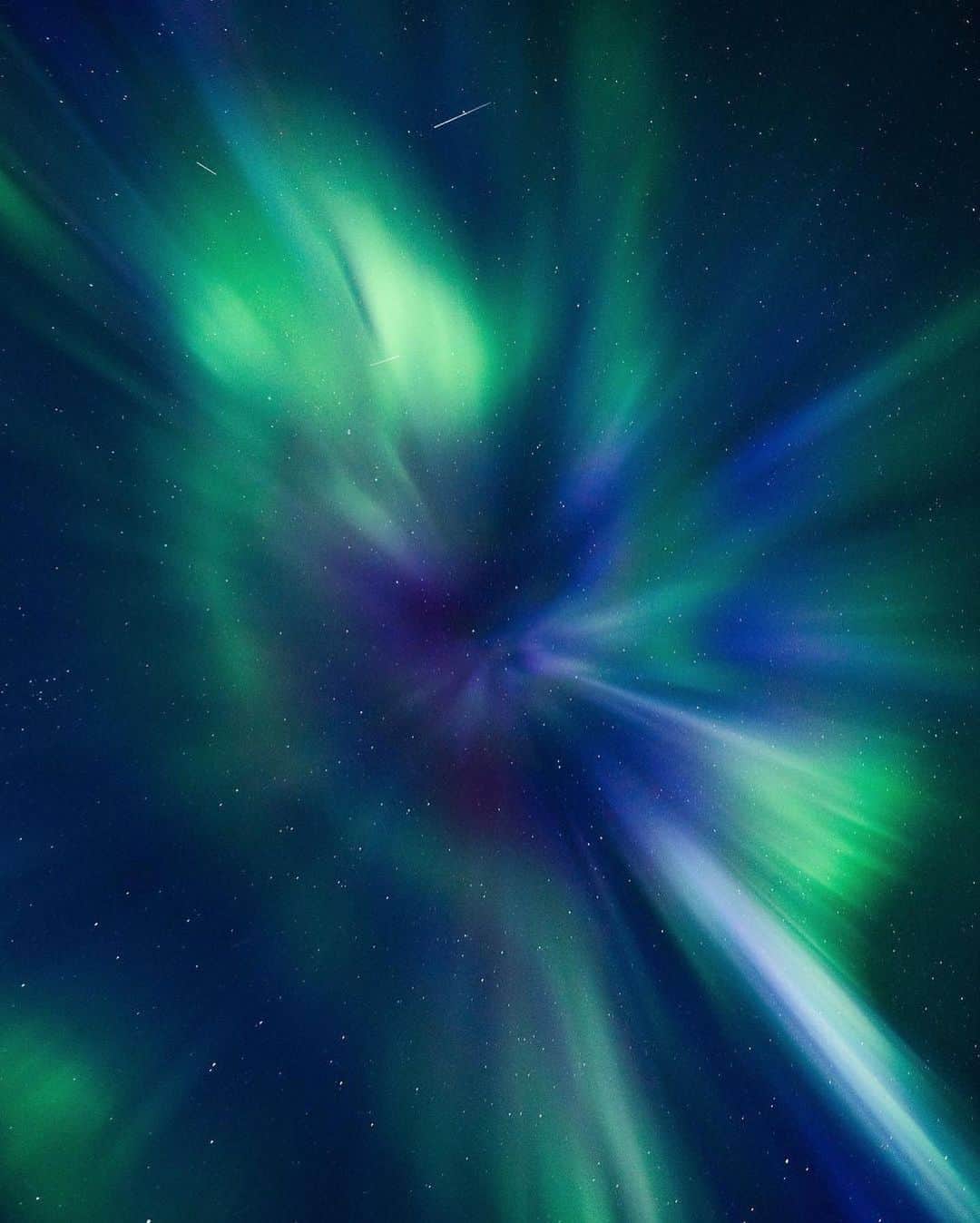 BEAUTIFUL DESTINATIONSさんのインスタグラム写真 - (BEAUTIFUL DESTINATIONSInstagram)「Earth's all-natural light show. 💫 The otherworldly aurora borealis, or northern lights, is a stunning phenomenon that's absolutely indescribable. Bookmark this to capture the moment you see them!  5 BD Tips for Northern Lights Photography ⬇️ 1. Head out to areas with little to no light sources—Tromsø, Kirkenes, and the Lofoten Islands are some prime spots in Norway. 2. Use a tripod or monopod for a steady shot. 3. Make sure that the shutter speed is no slower than 1/200 seconds to ensure sharpness. 4. Use a fast lens and set the camera at a high ISO value to keep the shutter speed as fast as possible. 5. Keep spare fully charged batteries since they tend to lose power faster in cold weather.   With these tips (and a lot of patience), you'll get one step closer to taking excellent Aurora Borealis photos like these. From 1-7, which photo speaks out to you the most?✨  📸 @eventyr 📍 Tromsø, Norway」11月8日 11時12分 - beautifuldestinations