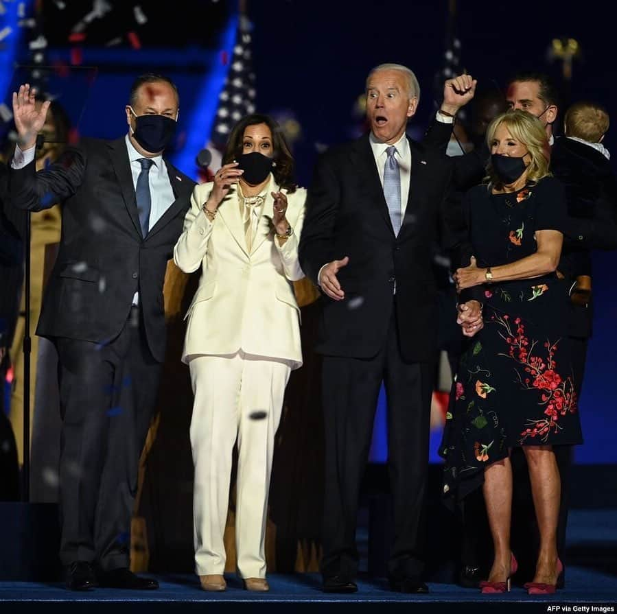 ABC Newsさんのインスタグラム写真 - (ABC NewsInstagram)「President-elect Joe Biden and Vice President-elect Kamala Harris alongside Douglas Emhoff and Jill Biden react as confetti falls after making their victory speeches in Wilmington, Delaware. MORE AT LINK IN BIO」11月8日 11時13分 - abcnews