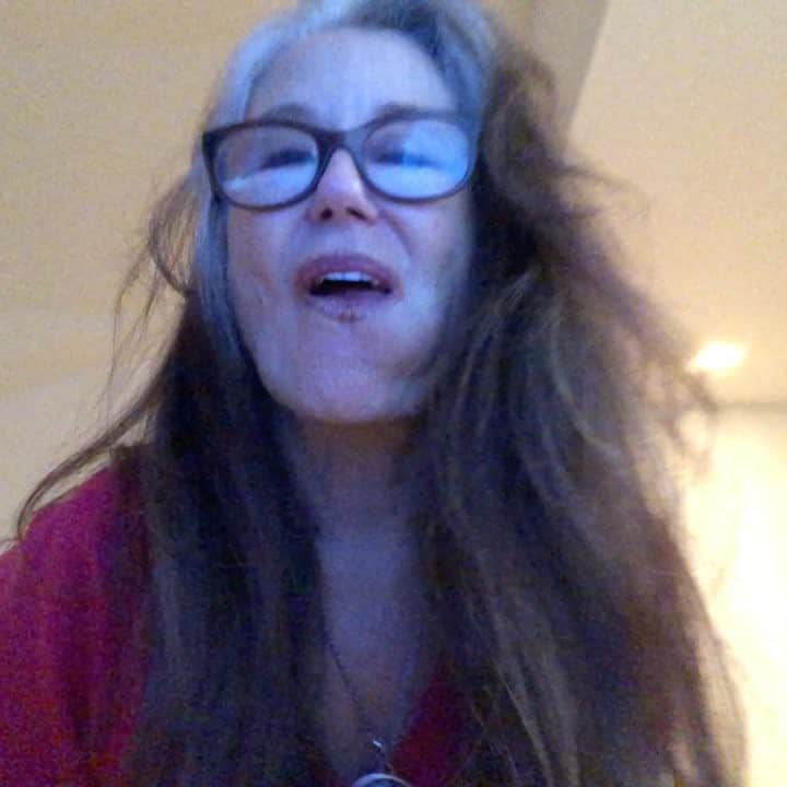 メアリー・マクドネルのインスタグラム：「holy moly this feels good!!!!」