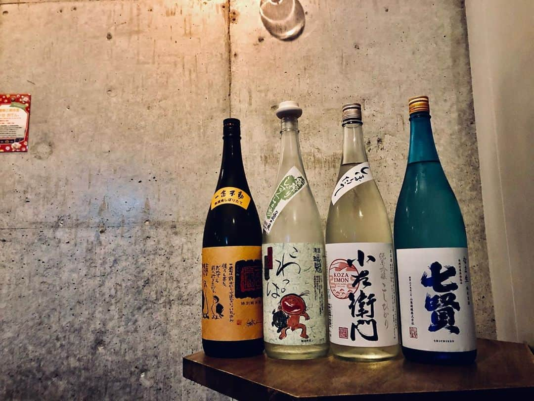 純米酒専門八咫 渋谷店さんのインスタグラム写真 - (純米酒専門八咫 渋谷店Instagram)「【しぼりたて大集合🥂】﻿ ﻿ こんにちは！﻿ 渋谷店です🤗﻿ ﻿ 昨日は沢山のご来店ありがとうございます😊﻿ 最近の日曜日は20時以降の時間はゆったり飲めますよ♪﻿ 今日は夜も比較的暖かそうなので、ぜひお立ち寄りください✨﻿ ﻿ お酒もドドっと入荷ししぼりたてのお酒も色々揃っております🍸﻿ ﻿ 本日も15:00〜22:30で営業中！﻿ ご来店お待ちしております。﻿ ﻿ #YATA #純米酒 #純米酒専門店 #YATA渋谷店  #スタンディングバー 　#日本酒で乾杯 #日本酒　#sakestagram #利き酒  #日本酒好き #日本酒女子 #sake #日本酒専門店  #日本酒部 #日本酒の会  #日本酒居酒屋 #日本酒最高 #今日の一杯 #ポン酒 #飲酒タグラム #sakekampai  #渋谷　#shibuya  #日本酒好きな人と繋がりたい　#日本酒アルバム　#小左衛門　#酒ノート　#七賢　#おでんと日本酒　#クッチーナ」11月8日 11時21分 - yata_shibuya