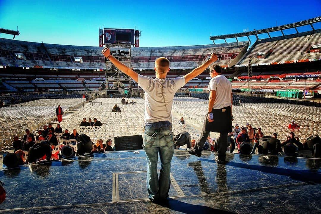 ルーカス・グラビールのインスタグラム：「Yes! What a beautiful day! Thank you America for voting! Feeling pretty emotional over here -- almost as good as I felt in this photo taken on the South America HSM tour. #buenosaires, I miss you!」