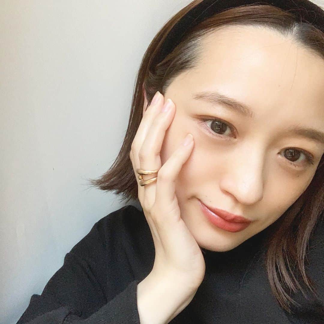 のインスタグラム：「@shuuemura のリップの日。 使用は ルージュ アンリミテッド アンプリファイド A BR 783(1番右の色味です☺️) 秋冬につけたくなるブラウン系♡ #shuuemura」