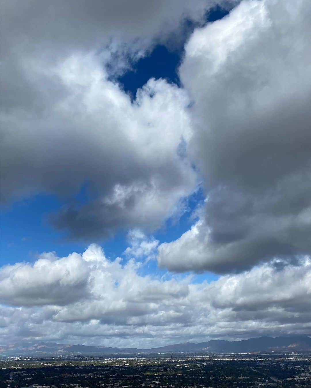 ロバート・パトリックさんのインスタグラム写真 - (ロバート・パトリックInstagram)「Today. Planning. Appreciating. Grateful. #architecture #clouds #germanshepherd #labradorretriever #travel #dog #dogs #whatsnext ????」11月8日 12時05分 - ripfighter