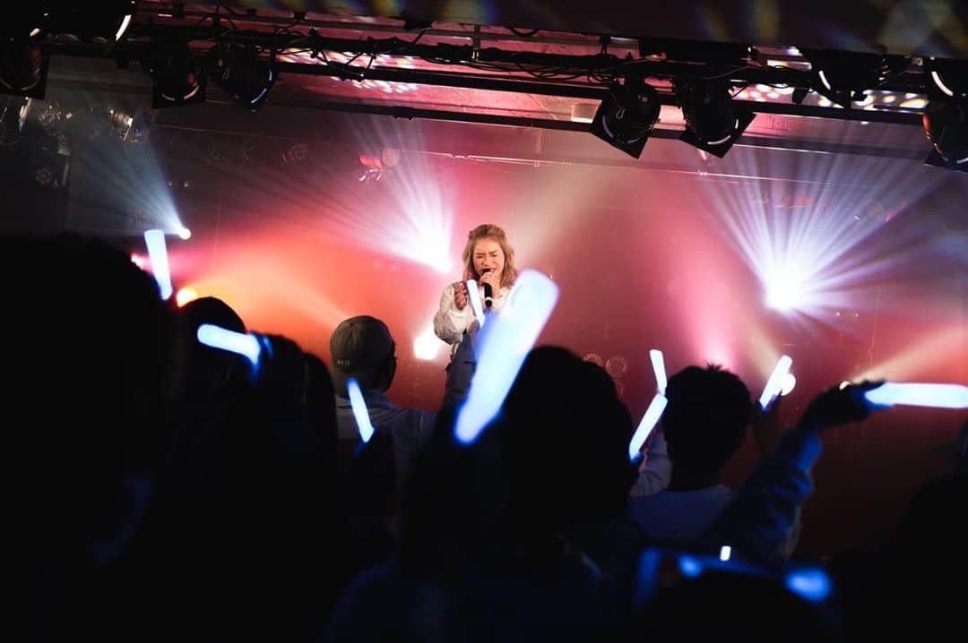 acaneのインスタグラム：「・ photo by @mika_nagaoka_   いつも素敵な瞬間を 収めてくれてありがとう。  写真を見て あの幸せな時間を思い出します💘 ・ #たのしそうがすぎる #live」