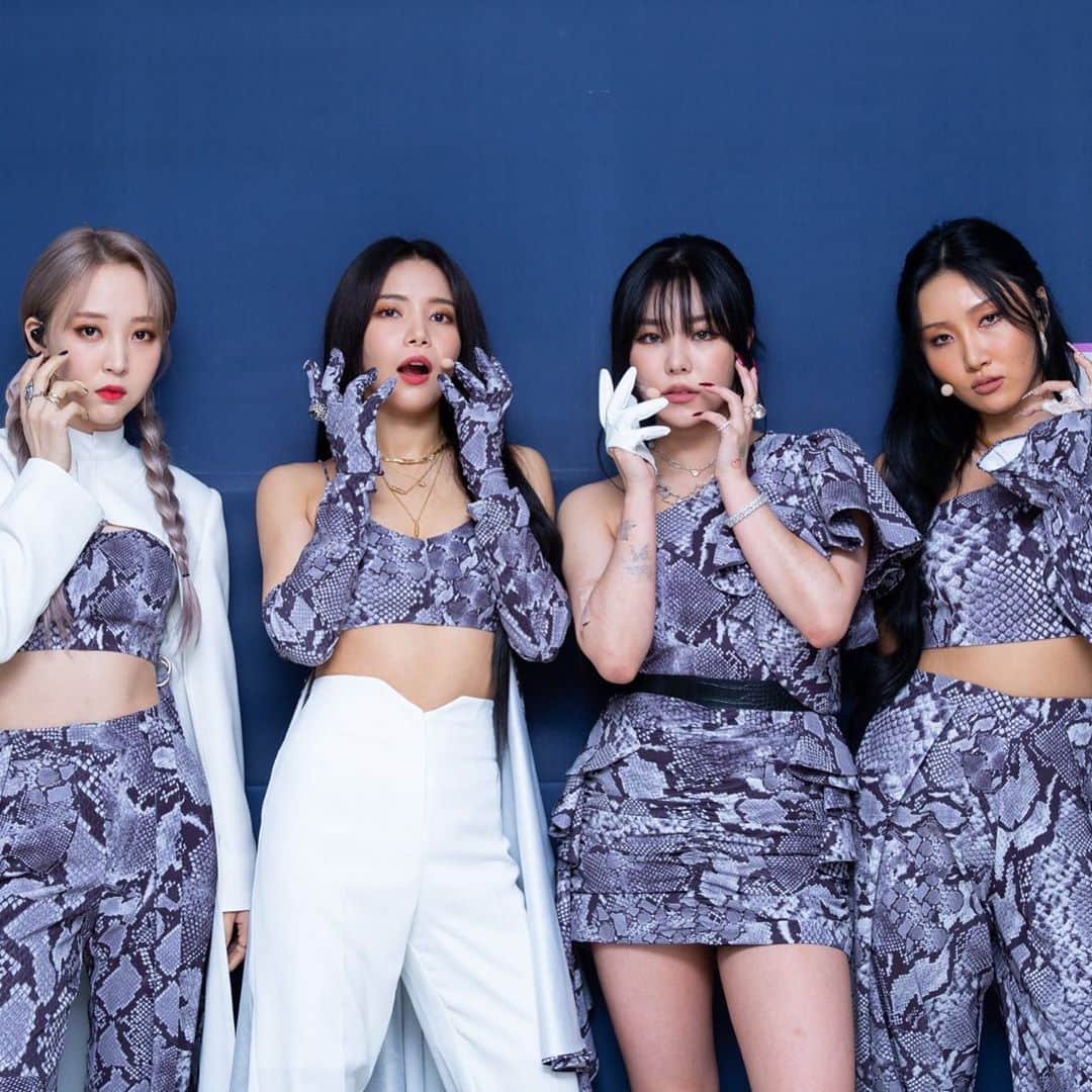 ファサのインスタグラム：「the outfits 😩 they look amazing   #mamamoo #마마무 #hwasa #화사 #hyejin #ahnhyejin #moonbyul #solar #wheein #moomoo #kpop #girlgroup #gg #kpopgirlgroup #travel #aya」