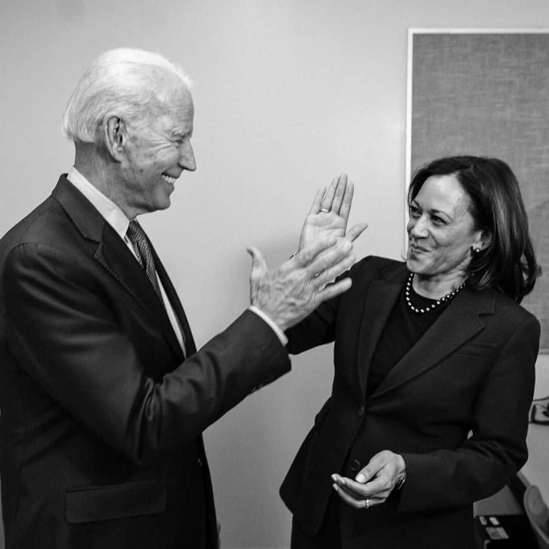 ジャッキー・クルーズのインスタグラム：「We flexed our power. It was a Happy day America. Congratulations. 🍾 🇺🇸」