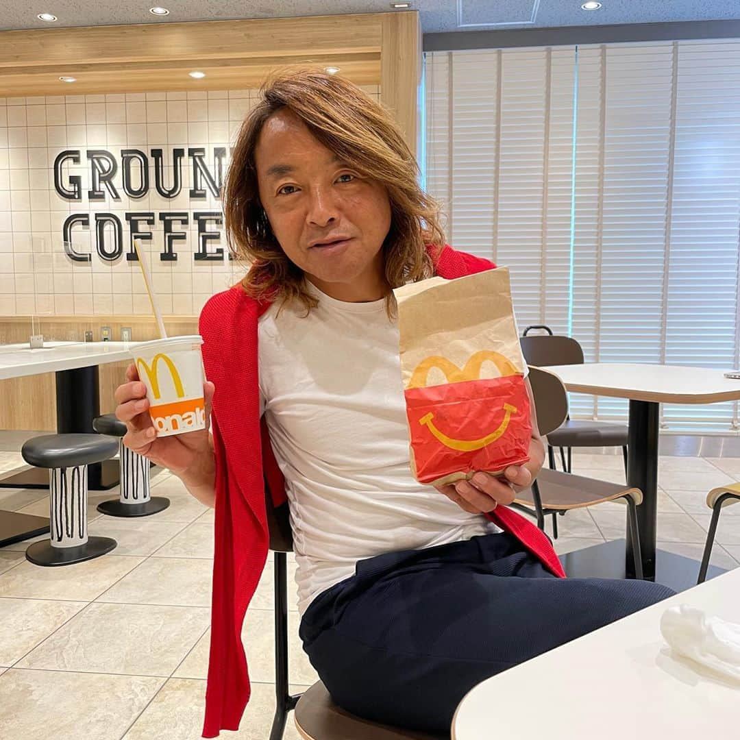 北澤豪さんのインスタグラム写真 - (北澤豪Instagram)「今日は #マックハッピーデー  毎年欠かさずハッピーセット。 #病気と闘うこどもとその家族のために。  皆さんのご協力よろしくお願いします。」11月8日 12時44分 - tsuyoshi_kitazawa_official