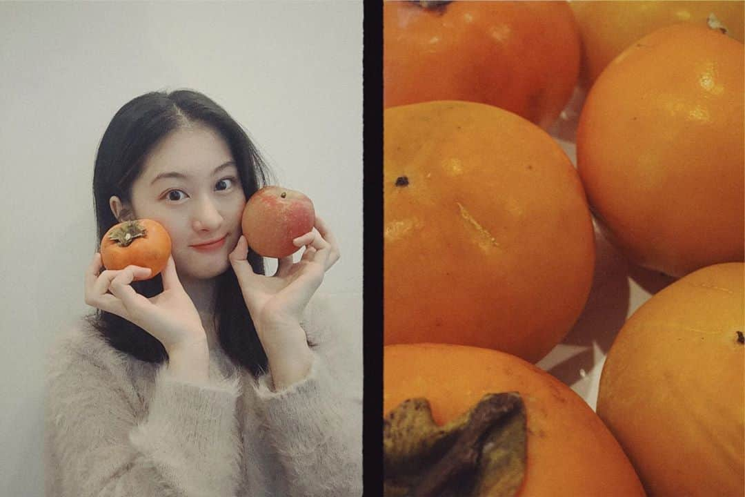 高岡志帆のインスタグラム：「ビタミン🍎 . . #フルーツ #柿 #季節のフルーツ #りんご #fruits」