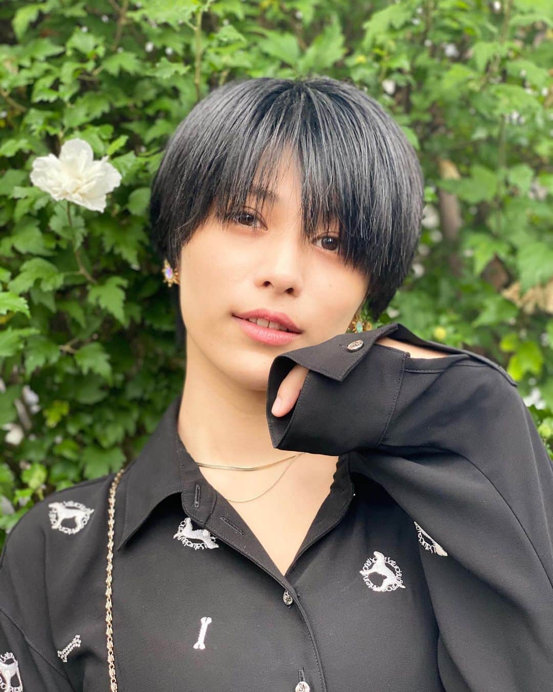 春川芽生のインスタグラム：「🍏 おりんごスマホのポートレート、 自然光下では自然光モード選びがちやけど 外でもスタジオ照明にした方が、 肌が綺麗に撮れる(気がする)✌︎ ・・・📸▶︎ @kasumi_aizawa 🧜‍♀️💎・・・  Twitter、ブログではもうしたけど次の投稿でお知らせあります！！！💡(°驚°)」