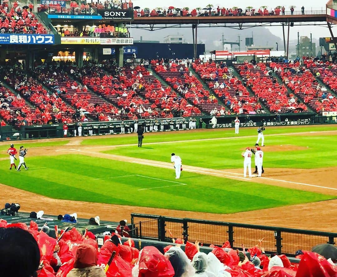 のインスタグラム：「昨日はカープの大ベテラン、石原の引退を見届けに広島へ⚾️ 同い年ということもあってか自分も感極まってしまった。」