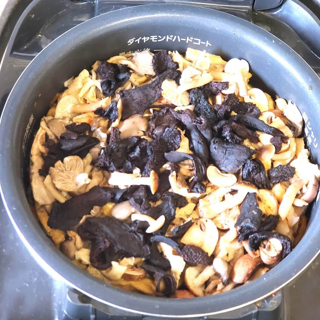 布川敏和さんのインスタグラム写真 - (布川敏和Instagram)「香茸の炊き込みご飯～(๑´ڡ`๑)b . 作り方は 僕のアメブロで～ . #布川敏和 #秋の味覚 #香茸 #炊き込みご飯 #超  マイウー #作り方 #アメブロ #」11月8日 13時22分 - fukawatoshikazu