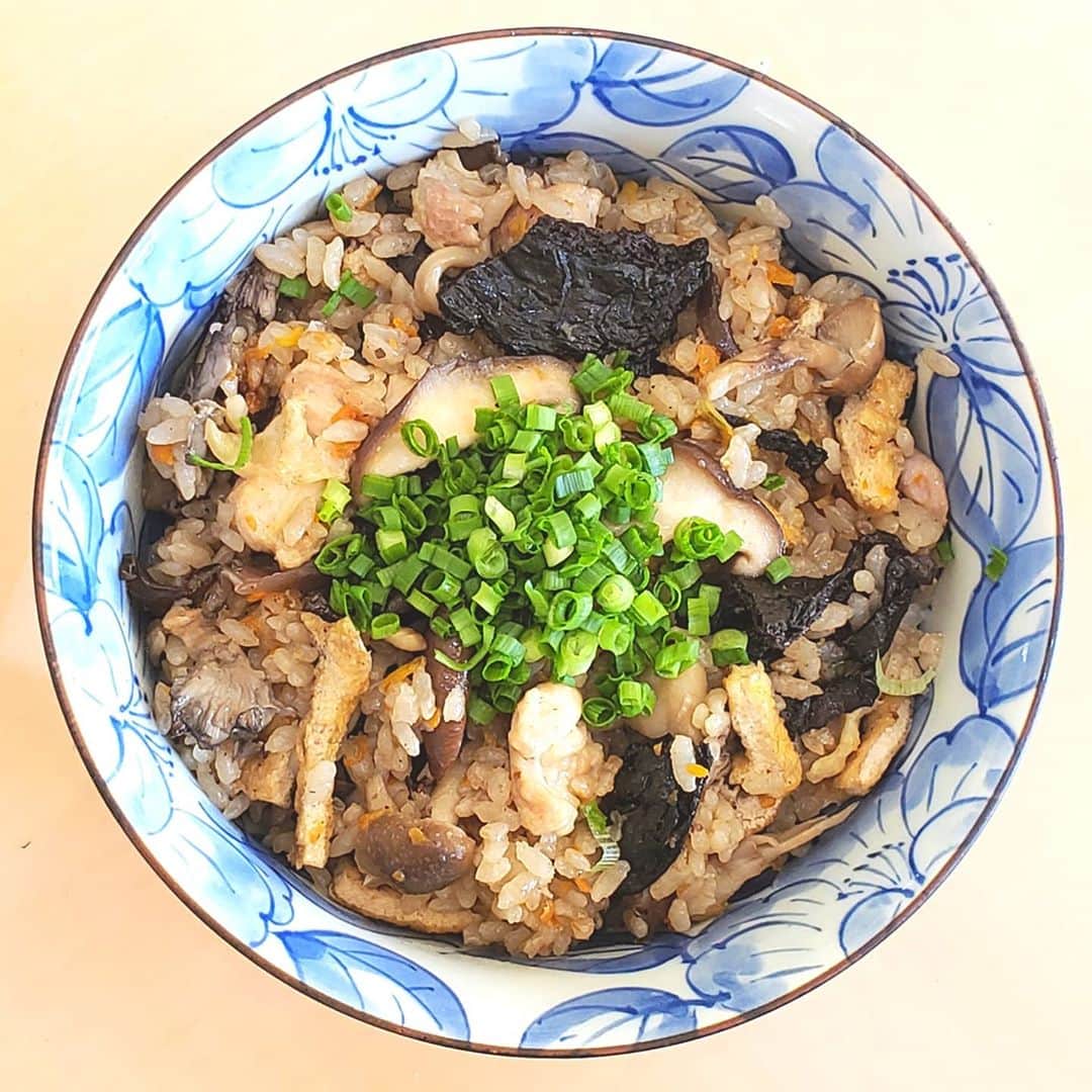 布川敏和さんのインスタグラム写真 - (布川敏和Instagram)「香茸の炊き込みご飯～(๑´ڡ`๑)b . 作り方は 僕のアメブロで～ . #布川敏和 #秋の味覚 #香茸 #炊き込みご飯 #超  マイウー #作り方 #アメブロ #」11月8日 13時22分 - fukawatoshikazu