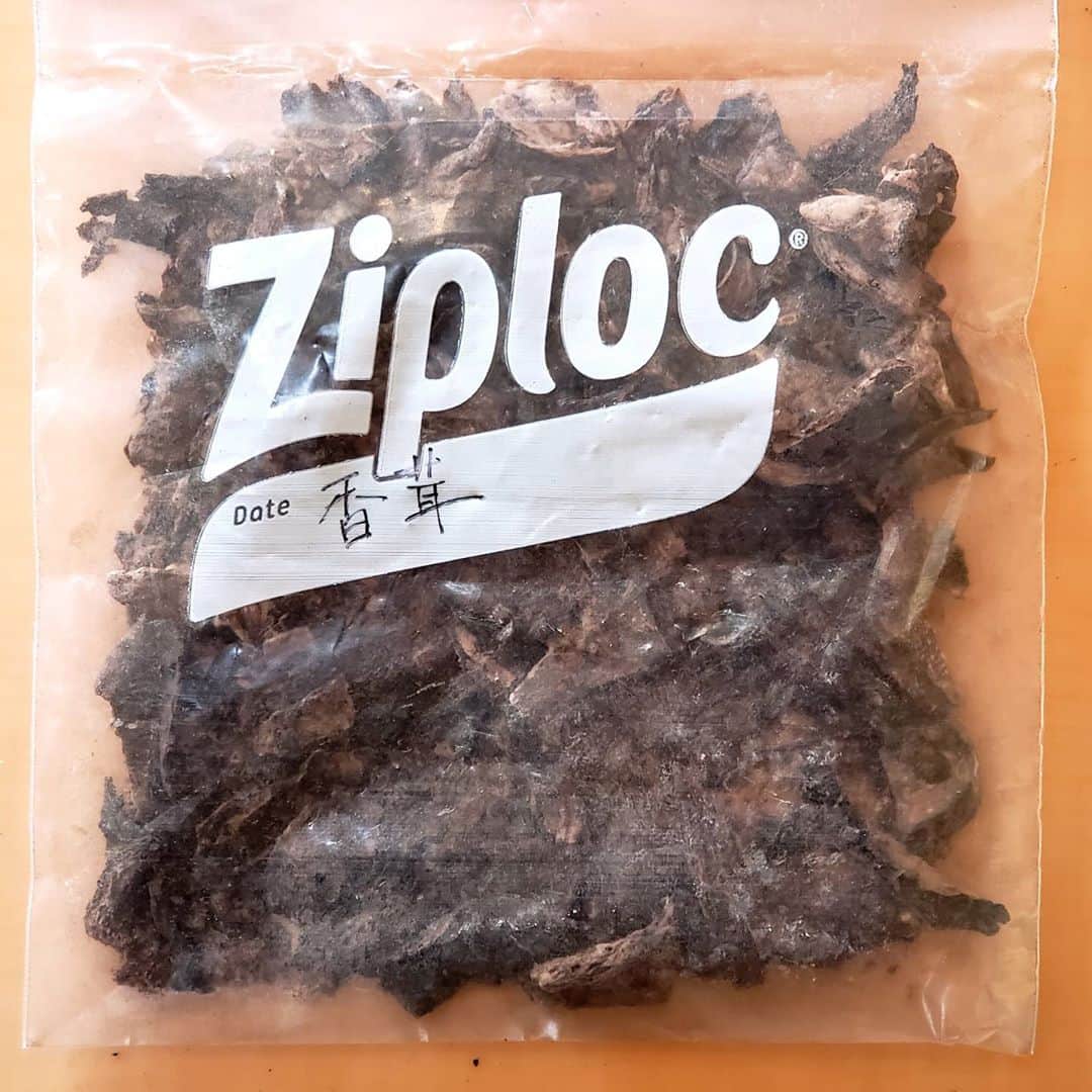 布川敏和さんのインスタグラム写真 - (布川敏和Instagram)「香茸の炊き込みご飯～(๑´ڡ`๑)b . 作り方は 僕のアメブロで～ . #布川敏和 #秋の味覚 #香茸 #炊き込みご飯 #超  マイウー #作り方 #アメブロ #」11月8日 13時22分 - fukawatoshikazu