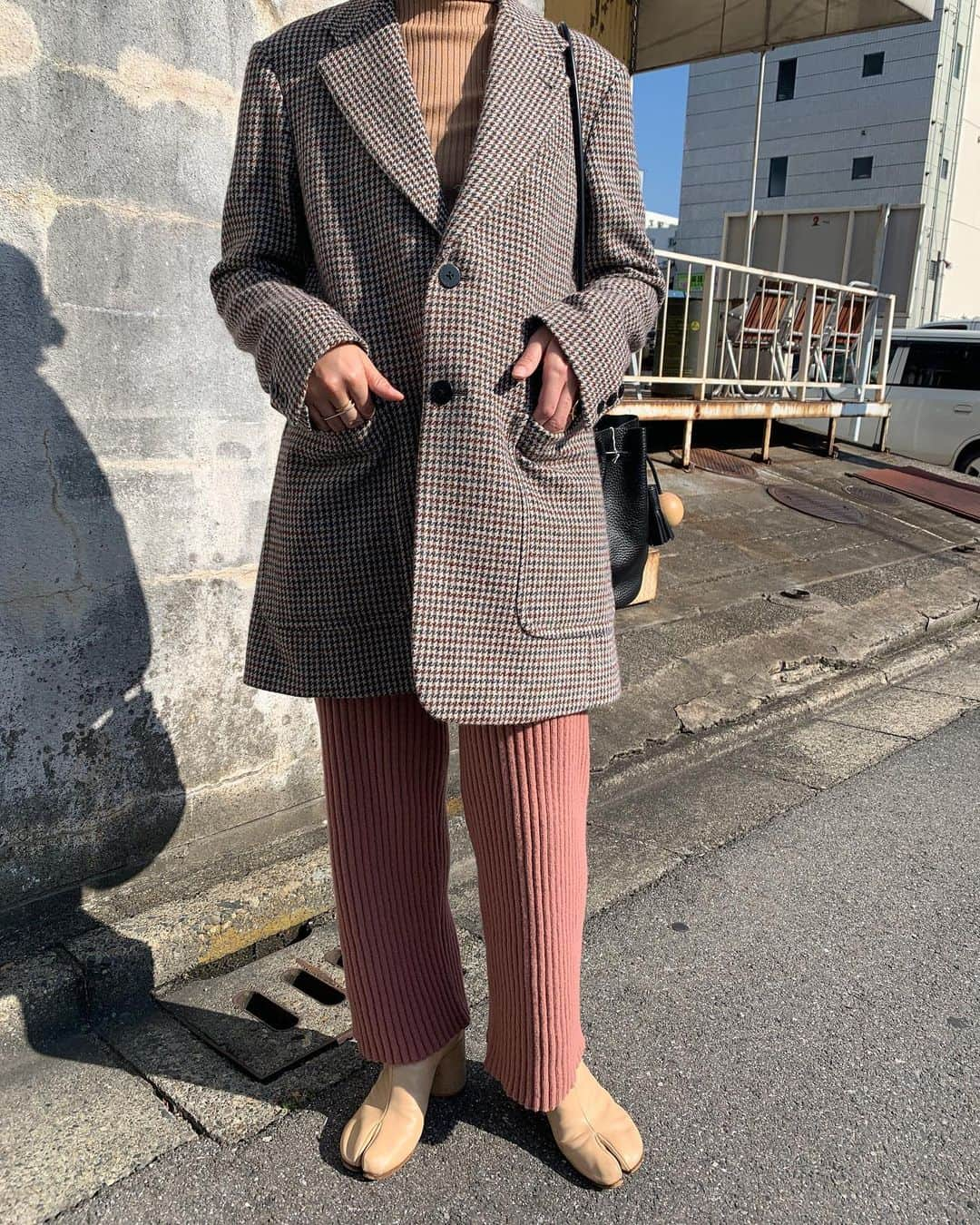 【ANN DE ARKさんのインスタグラム写真 - (【ANN DE ARKInstagram)「PICKUP ITEM﻿ ﻿ 《 MADISON BLUE 》﻿ TAILORED CT GUNCLUB CHECK﻿ ￥135,300（税込）﻿ ﻿ 《 Ron Herman 》﻿ wool rib turtle(ニット)﻿ ￥23,100（税込）﻿ ﻿ 《  Baserange 》﻿ MARU PANTS﻿ ￥44,550（税込）﻿ ﻿ ﻿ スタッフ身長158cm﻿ ﻿ ﻿ オフィシャルサイトの在庫と店頭在庫は共有しております。﻿ 商品に関しましては、お気軽にコメントや店舗までお問い合わせください。﻿ ⬇︎⬇︎⬇︎﻿ @ann_de_ark  @arknets_official﻿ #fashion #栃木 #宇都宮 #ショップ  #arknets #anndeark #annstyling #anncode  #madisonblue #ronherman #baserange #maisonmargiela #buildingblock」11月8日 13時23分 - ann_de_ark