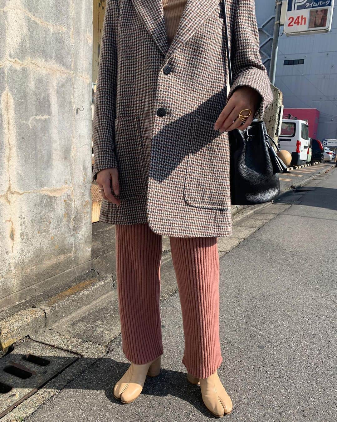 【ANN DE ARKさんのインスタグラム写真 - (【ANN DE ARKInstagram)「PICKUP ITEM﻿ ﻿ 《 MADISON BLUE 》﻿ TAILORED CT GUNCLUB CHECK﻿ ￥135,300（税込）﻿ ﻿ 《 Ron Herman 》﻿ wool rib turtle(ニット)﻿ ￥23,100（税込）﻿ ﻿ 《  Baserange 》﻿ MARU PANTS﻿ ￥44,550（税込）﻿ ﻿ ﻿ スタッフ身長158cm﻿ ﻿ ﻿ オフィシャルサイトの在庫と店頭在庫は共有しております。﻿ 商品に関しましては、お気軽にコメントや店舗までお問い合わせください。﻿ ⬇︎⬇︎⬇︎﻿ @ann_de_ark  @arknets_official﻿ #fashion #栃木 #宇都宮 #ショップ  #arknets #anndeark #annstyling #anncode  #madisonblue #ronherman #baserange #maisonmargiela #buildingblock」11月8日 13時23分 - ann_de_ark