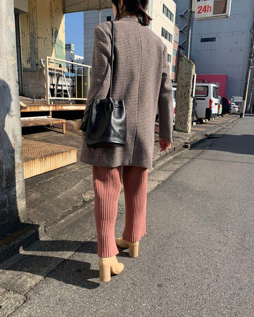 【ANN DE ARKさんのインスタグラム写真 - (【ANN DE ARKInstagram)「PICKUP ITEM﻿ ﻿ 《 MADISON BLUE 》﻿ TAILORED CT GUNCLUB CHECK﻿ ￥135,300（税込）﻿ ﻿ 《 Ron Herman 》﻿ wool rib turtle(ニット)﻿ ￥23,100（税込）﻿ ﻿ 《  Baserange 》﻿ MARU PANTS﻿ ￥44,550（税込）﻿ ﻿ ﻿ スタッフ身長158cm﻿ ﻿ ﻿ オフィシャルサイトの在庫と店頭在庫は共有しております。﻿ 商品に関しましては、お気軽にコメントや店舗までお問い合わせください。﻿ ⬇︎⬇︎⬇︎﻿ @ann_de_ark  @arknets_official﻿ #fashion #栃木 #宇都宮 #ショップ  #arknets #anndeark #annstyling #anncode  #madisonblue #ronherman #baserange #maisonmargiela #buildingblock」11月8日 13時23分 - ann_de_ark