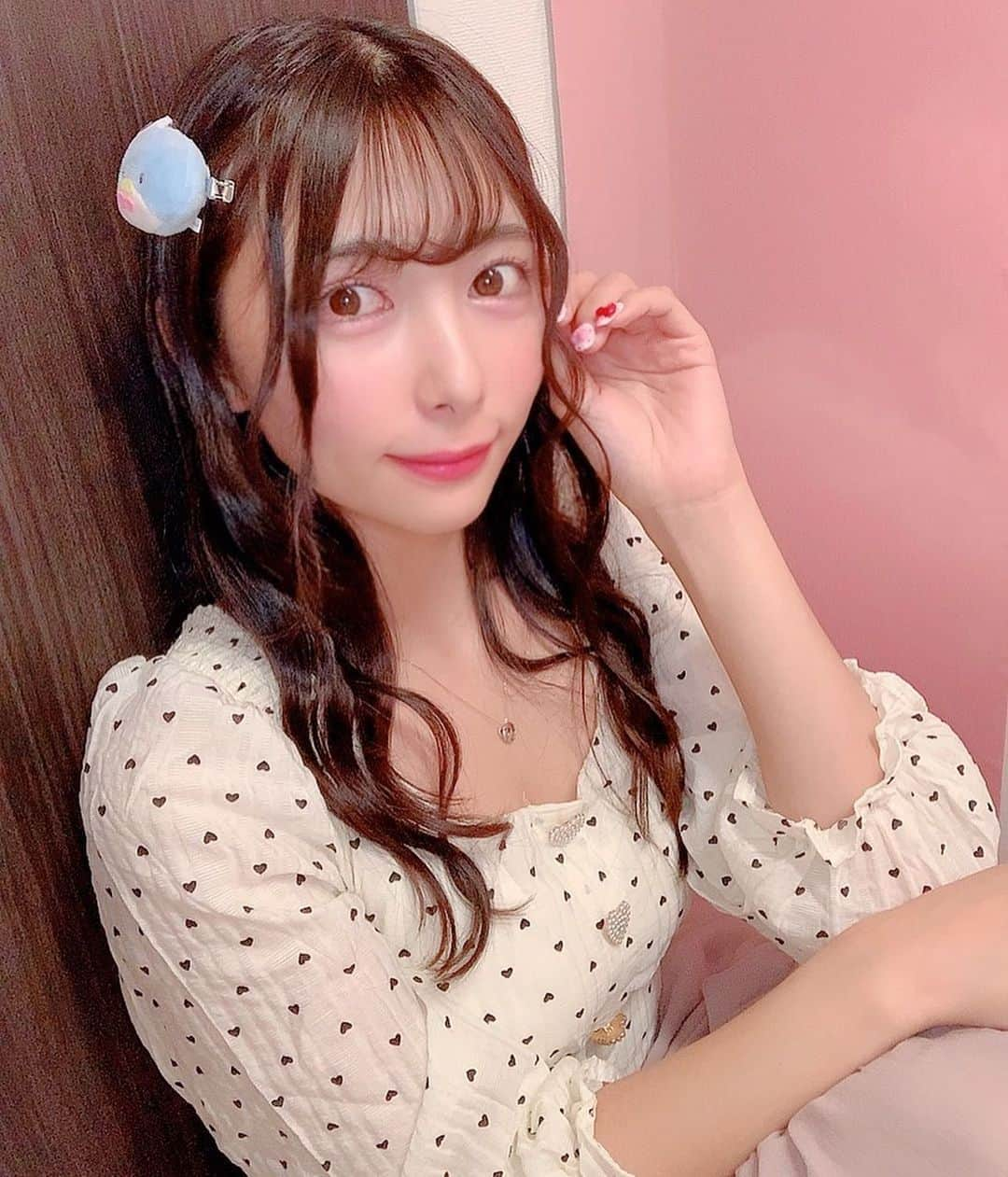 南沙羽のインスタグラム：「こんにちわぁ〜🍒 姫っぽさ全開のお洋服👗💕 可愛くてお気に入りです。 . . #お洒落 #かわいい #ファッション  #コーデ #fashion #fashiongram #outfit  #かわいい女の子 #自撮り女子 #セルフィー  #量産型 #量産型コーデ #量産型メイク  #instagood #instalike #instafood #instafashion  #フォロー #フォローミー #follow #followｍe」