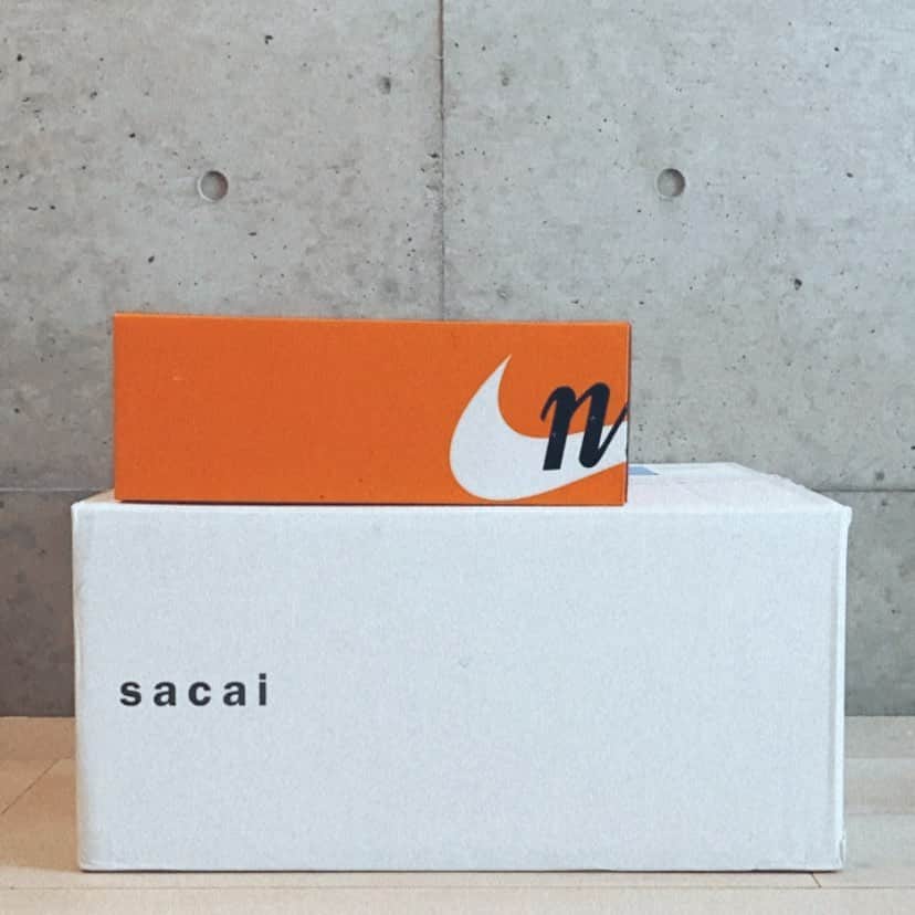 のインスタグラム：「Online shopping 🛒 足が何本あっても足りないくらい、靴ばっかり買い物してる👟家の中で履けばいいかっ🤘🏻🤘🏻🤘🏻  #NIKE X #sacai #trainers #style #fashion #lifestyle #stayhome #onlineshop」