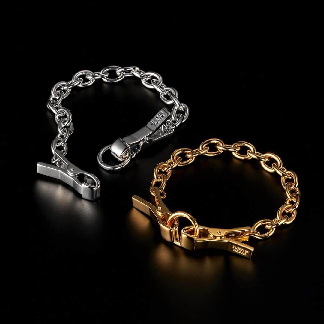 ジャスティンデイビスさんのインスタグラム写真 - (ジャスティンデイビスInstagram)「2020 AW COLLECTION   “ROCK LOBSTER” Bracelet ⠀ SMのニップルクリップをモチーフにした程よいボリューム感の ロックロブスターブレスレット ⠀ #justindavis  #ジャスティンデイビス  #silverbracelet」11月8日 13時35分 - justindavis_jewels