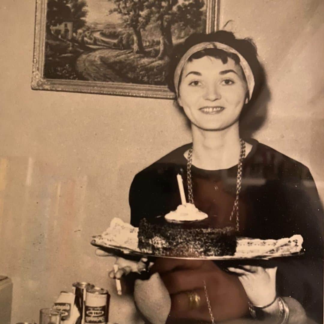 クリスティー・ターリントンさんのインスタグラム写真 - (クリスティー・ターリントンInstagram)「Happy Birthday to my mother-in-law Molly McKenna Burns, who we lost earlier this year. We hold you in our hearts today and every day and will always remember your laugh, great sense of humor and your love of family, in Ireland, and in the U.S., the country that you called home and raised your family. #burnsbymarriage 🙏🏽」11月8日 13時48分 - cturlington
