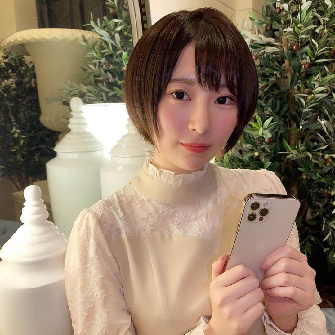 長沢菜々香さんのインスタグラム写真 - (長沢菜々香Instagram)「iPhone12に変えました📱  xsを2年使ってなくても変えられた！ 携帯料金を見直したい方や、新機種が早く欲しい人は、@duo_style_officialのDMで聞いてみてね〜  #iPhone12#iPhone12Pro　#SoftBank#ソフトバンク　#docomo#ドコモ#au　#iPhone#iPad#Mac#pr#5G#ファッション#トレンド #iPhoneケース#Android #携帯 #パソコン」11月8日 14時05分 - nanako_nagasawa__