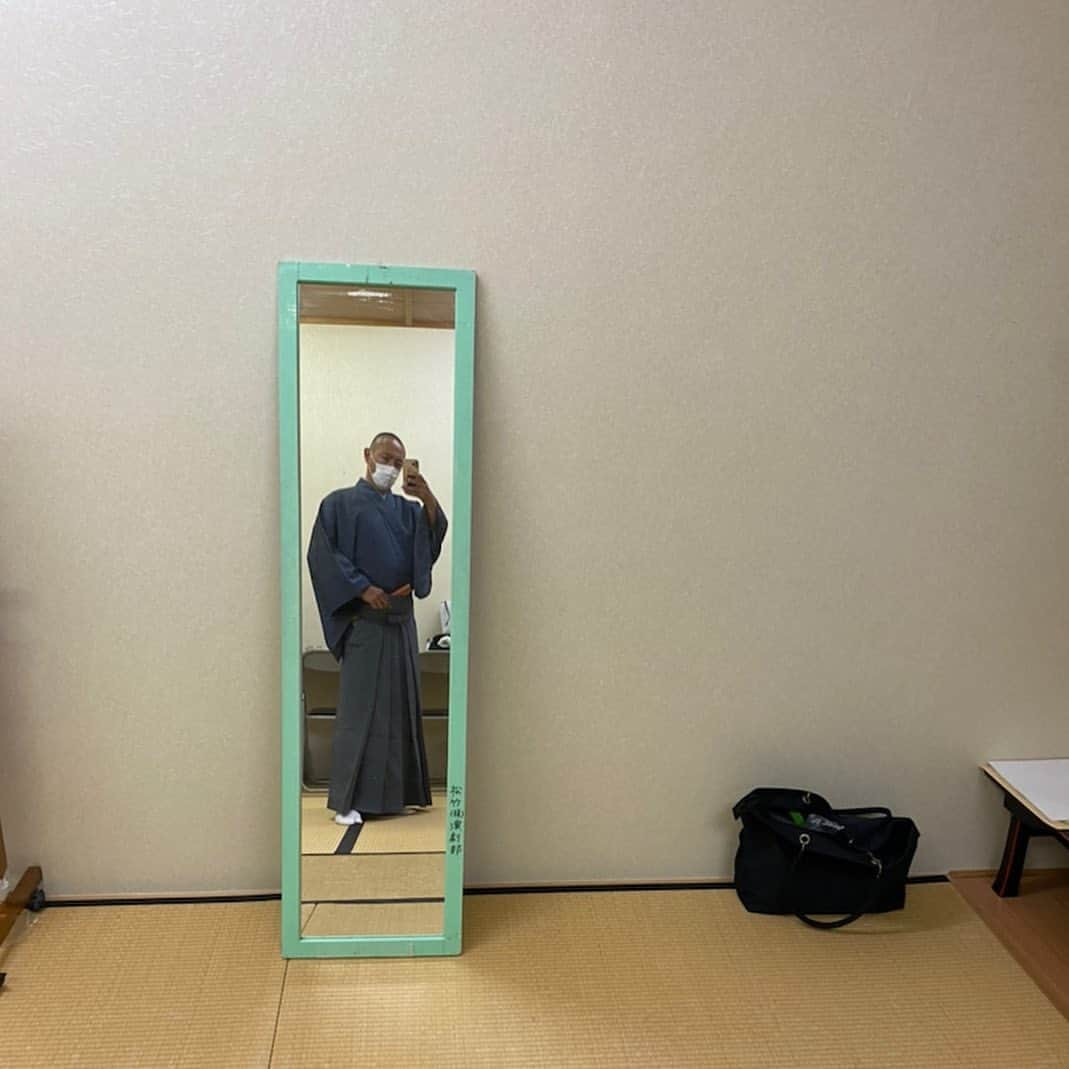 市川海老蔵 （11代目）さんのインスタグラム写真 - (市川海老蔵 （11代目）Instagram)「Here to see my rehearsal. Starting with “Kanjincho.” * 稽古見にきてます。 勧進帳から、 です。  #市川海老蔵 #海老蔵 #成田屋 #歌舞伎　 #成長記録 #子育てぐらむ #子供のいる暮らし #子どものいる暮らし #子育て日記 #children #childphotography #daughter #son #ABKAI #ABMORI #ebizoichikawa #ebizo #kabuki #thunderparty #ebizotv #theater #theaterarts #actor #japan #classic」11月8日 14時13分 - ebizoichikawa.ebizoichikawa