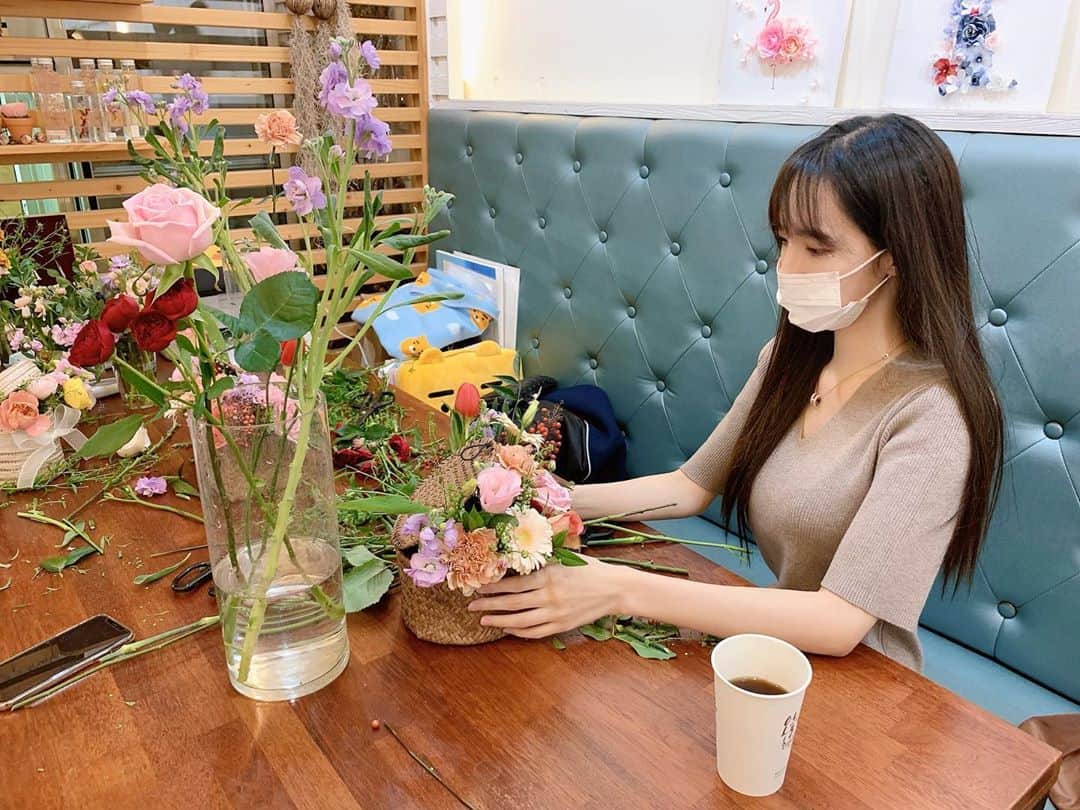 ミンヒ のインスタグラム：「바쁜와중에 취미생활 시작🌹 처음해보는데 은근 어렵네요..😂」