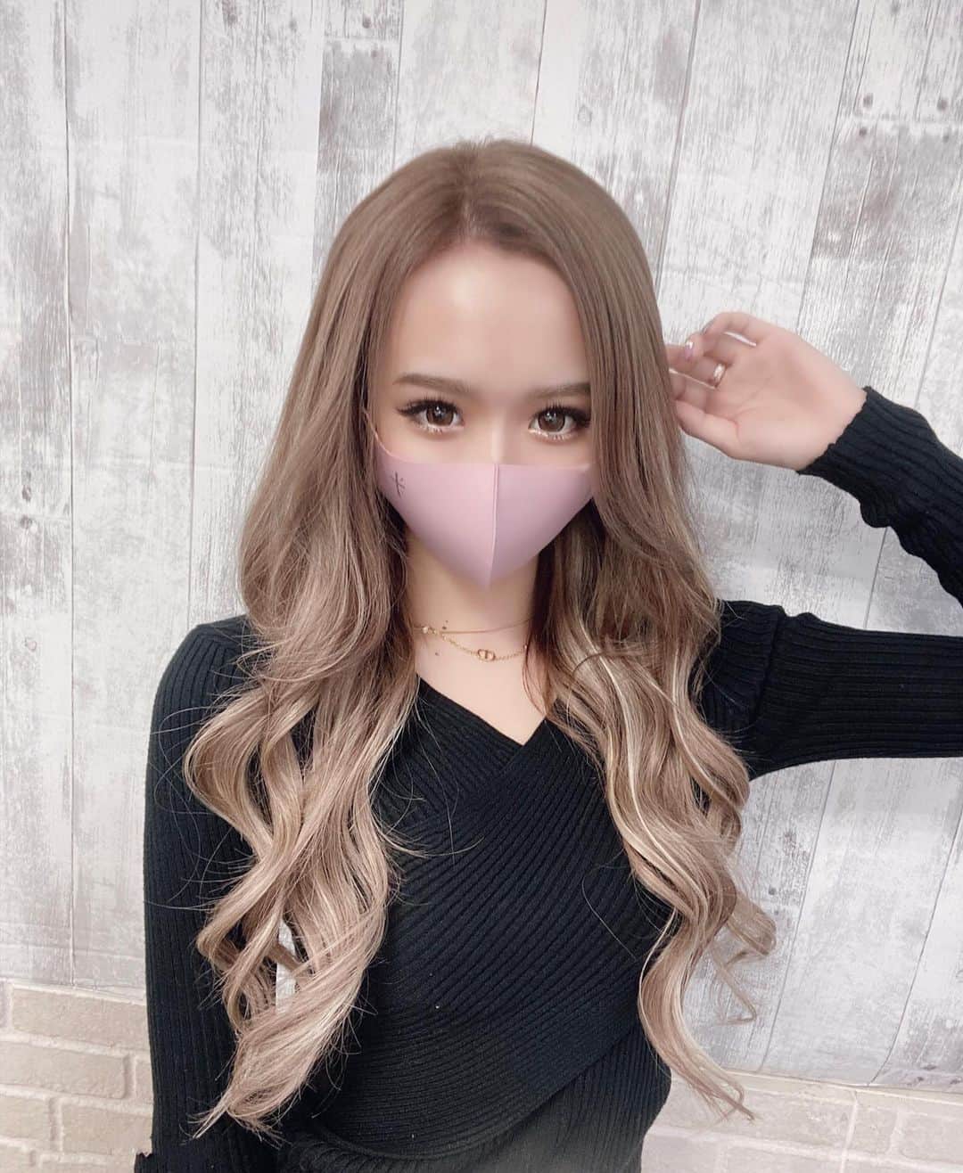 田村月光（ツッキー）のインスタグラム：「. 写真じゃ色が伝わらない😭😭 めっちゃくちゃ可愛い色にしてもロタ💖💖 ほんとゆりさん神です❕❕✨ よく質問来るけど、ankのムラシャン使ってるよ〜‪‪❤︎‬」