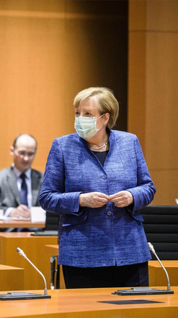 アンゲラ・メルケルのインスタグラム：「Fast jeden Mittwoch fasst die Bundesregierung im Kabinett wichtige politische Beschlüsse – heute, am digitalen Tag der offenen Tür der Bundesregierung, werfen wir für Sie einen Blick hinter die Kulissen.  #Kanzlerin #Kabinett #Bundeskabinett #Bundesregierung #Merkel」