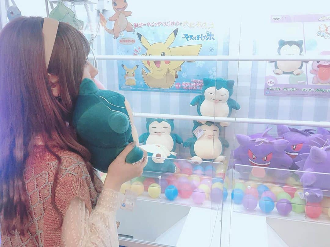 山田麻莉奈さんのインスタグラム写真 - (山田麻莉奈Instagram)「. 🎮♡♡  自分で取ったと見せかけて、 カビゴンはマネージャーさんが取ってくれたし ベロリンガはファンの方がくれたし いちごみるくのやつもファンの方がくれた。  みんな優しい....💭  7回くらいチャレンジしたけど なんも取れんかった。 けど楽しかったからいいんだ〜٩( ᐖ )۶笑  #ゲームセンター #立川 #ポケモン #カビゴン #ベロリンガ #ぬいぐるみ #👅」11月8日 20時23分 - marina.yamada_324