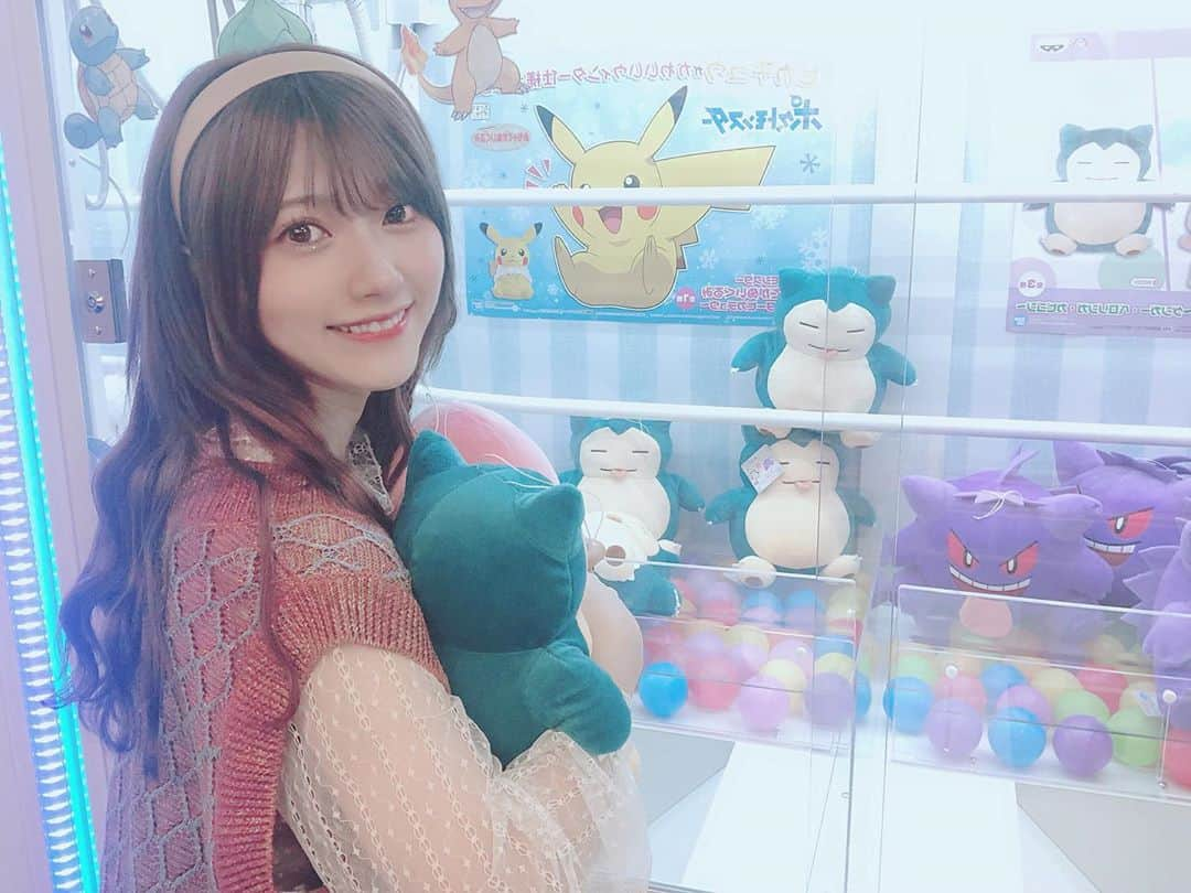 山田麻莉奈さんのインスタグラム写真 - (山田麻莉奈Instagram)「. 🎮♡♡  自分で取ったと見せかけて、 カビゴンはマネージャーさんが取ってくれたし ベロリンガはファンの方がくれたし いちごみるくのやつもファンの方がくれた。  みんな優しい....💭  7回くらいチャレンジしたけど なんも取れんかった。 けど楽しかったからいいんだ〜٩( ᐖ )۶笑  #ゲームセンター #立川 #ポケモン #カビゴン #ベロリンガ #ぬいぐるみ #👅」11月8日 20時23分 - marina.yamada_324