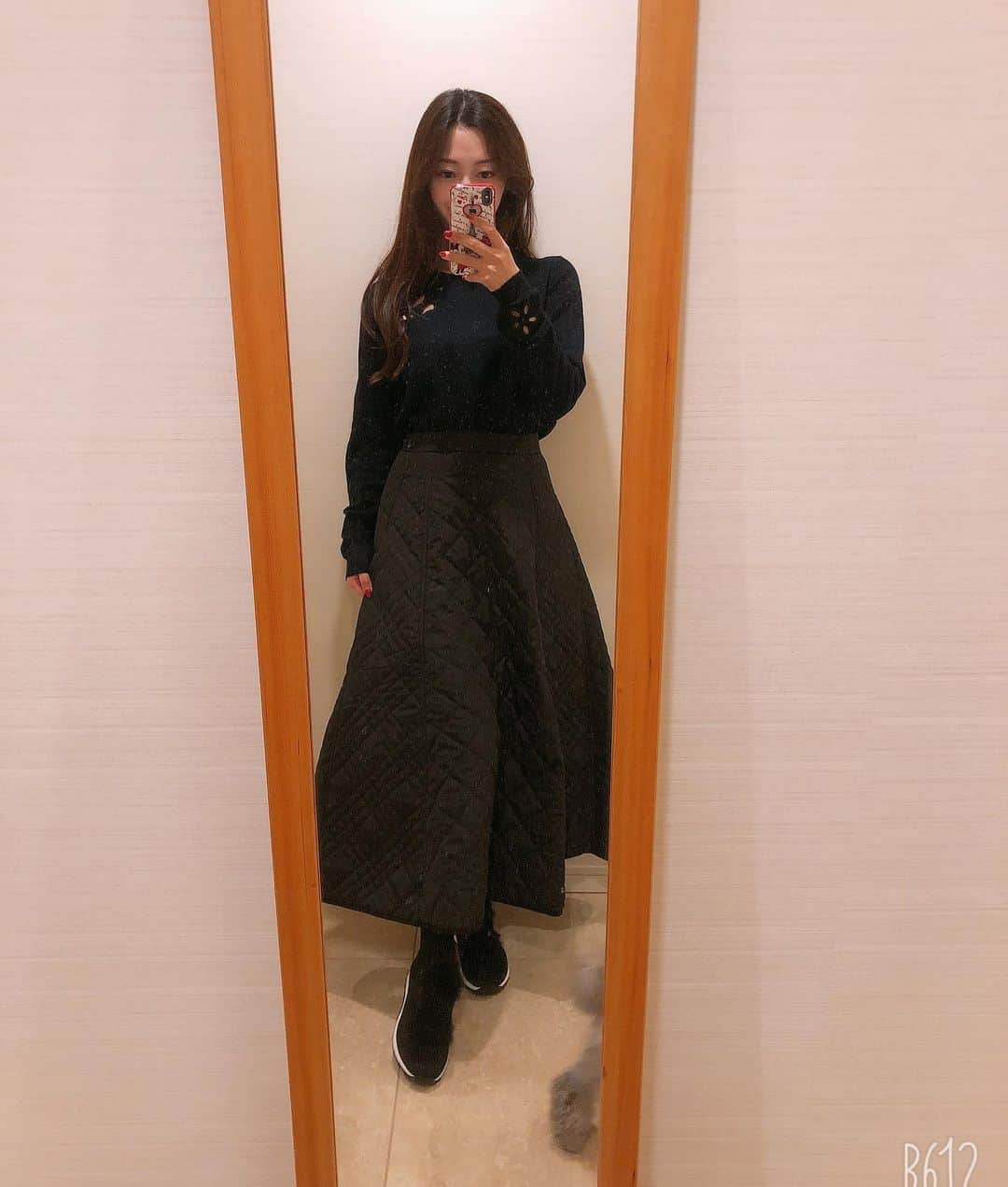 山下莉奈さんのインスタグラム写真 - (山下莉奈Instagram)「キルティングスカートって期待以上にほかほか🧸🧶💕  最高だ✨  3️⃣📷噛みつきベイビーシャーク🦈🤣  Tops @seebychloe  Skirt @nostalgia_jp  #seebychloe #nostalgiajp #キルティングスカート」11月8日 15時25分 - rinayamashita