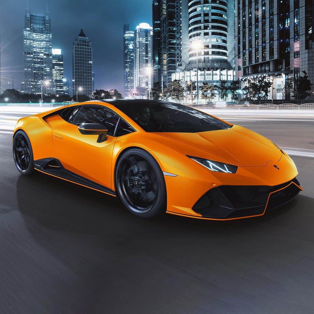 HYPEBEASTさんのインスタグラム写真 - (HYPEBEASTInstagram)「@hypebeastcarclub: @lamborghini is dialing it up a notch with its latest Fluo Capsule for the Huracán EVO, dressing the speeder up with neon colors. To give these colors a nice pop, the Italian automaker has opted for fully blacked-out interiors to create a stark contrast. As for performance, the neon-colored cars will retain its standard specs, powered by a 5.2-liter V10 engine which boasts a 0-60 mph time at just 2.9 seconds. Find out more on Lamborghini’s website.⁠⠀ Photo: Lamborghini」11月8日 15時41分 - hypebeast