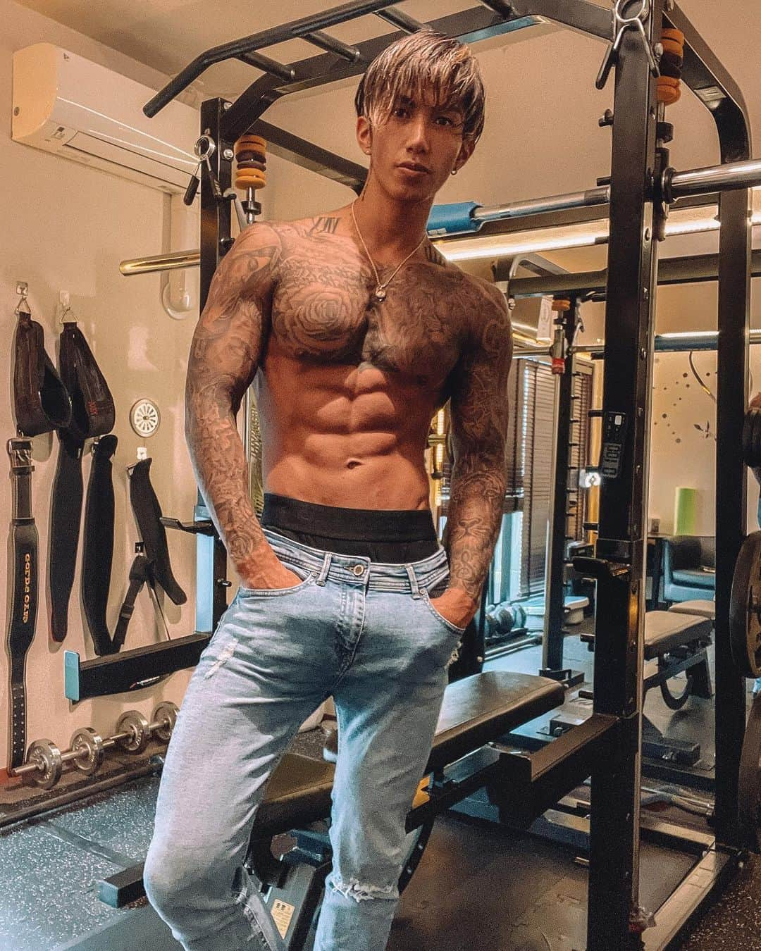 諸岡 昌紀さんのインスタグラム写真 - (諸岡 昌紀Instagram)「@kazu.a と胸トレ💪🏾🔥  一緒にやるトレーニングは本当に楽しい！！  昨日は夜遅くまで未来を語り合いました  なにより今が本当に楽しいよ🔥  #仲間 #デニム  #モチベーション  #感謝 #毎日投稿 #毎日投稿チャレンジ  #筋トレ #トレーニング #ワークアウト #フィットネス #筋トレ男子 #マッチョ #腹筋 #tattoo #タトゥー  #筋肉モデル  #フィットネスモデル  #ファッションモデル  #モデル #model #美容 #パーマ男子  #workout  #training #fitness  #コロナ太り #コロナ太り解消  #健康 #パーソナルトレーニング  #パーソナルトレーナー」11月8日 15時42分 - yoshiki.fit