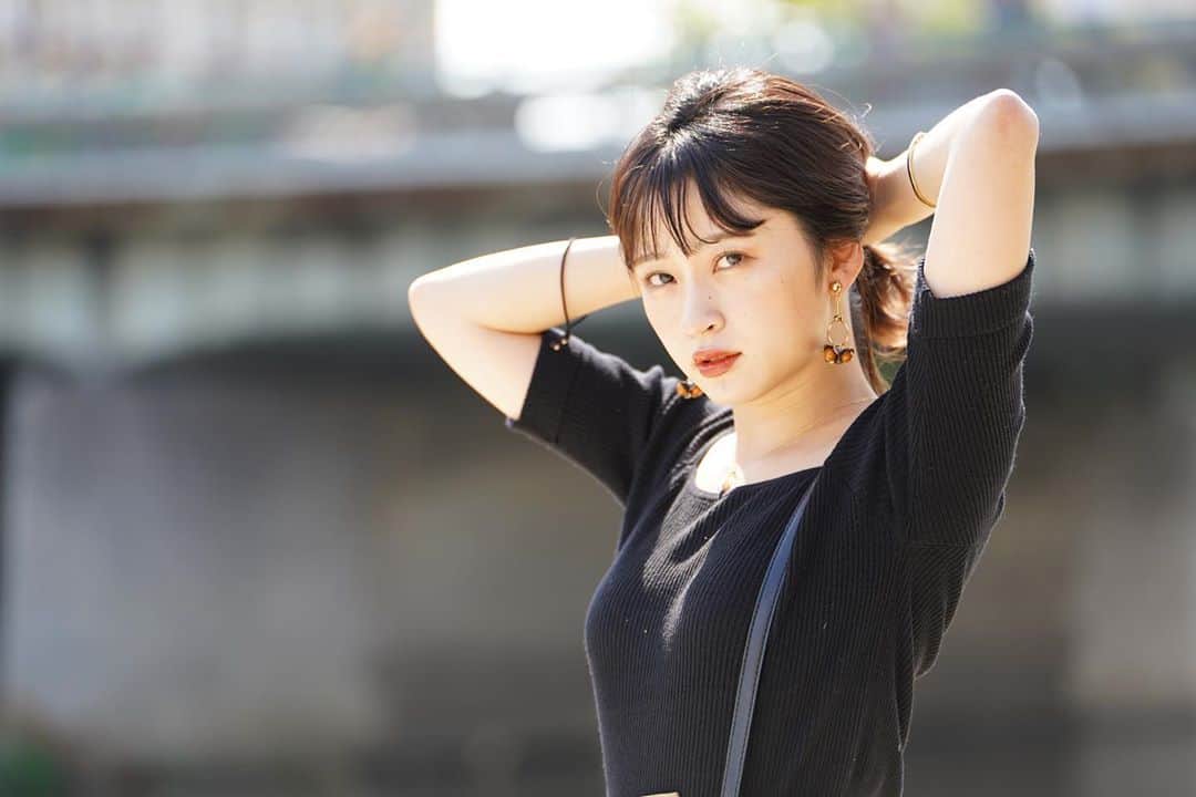 廣田佳菜子のインスタグラム：「この時はまだ暑くって、、 髪の毛をくくる瞬間を撮ってくださいました💇‍♀️✨  写真→ @h.taichi_photo   #ミスキャンパス同志社#京都散策#京都散策部 #ポートレート撮影#ポートレート撮影会 #ミスキャン#サロンモデル#関西サロモ#ロブヘア #ロブ#ポニーテール #ポニーテール女子」