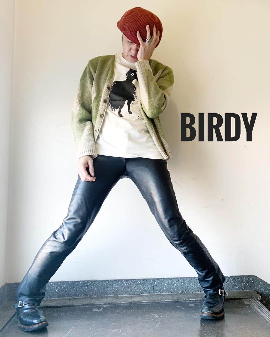 イマイアキノブさんのインスタグラム写真 - (イマイアキノブInstagram)「🥀通販開始しました 新作 新色 トートバッグ & Tシャツ  『BIRDY』(新作) 『CROWN CAT』(新色) illustrations by imaiakinobu   ✴︎トートバッグ 『BIRDY』 (2ウェイハンドル 内ポケット付) ホワイト／ブラック 各 ¥3000  ✴︎Tシャツ『BIRDY』(ナチュラル / エンジ) サイズ  S M L XL 各 ¥3000  ✴︎Tシャツ 『CROWN CAT』 サイズ S M L XL 各 ¥3000  ライブ会場 及び IMAIAKINOBU OFFICIALSITE(通販) https://imaiakinobu.base.ec/ にて販売中  #imaiakinobu  #イマイアキノブ」11月8日 16時15分 - imaiakinobu